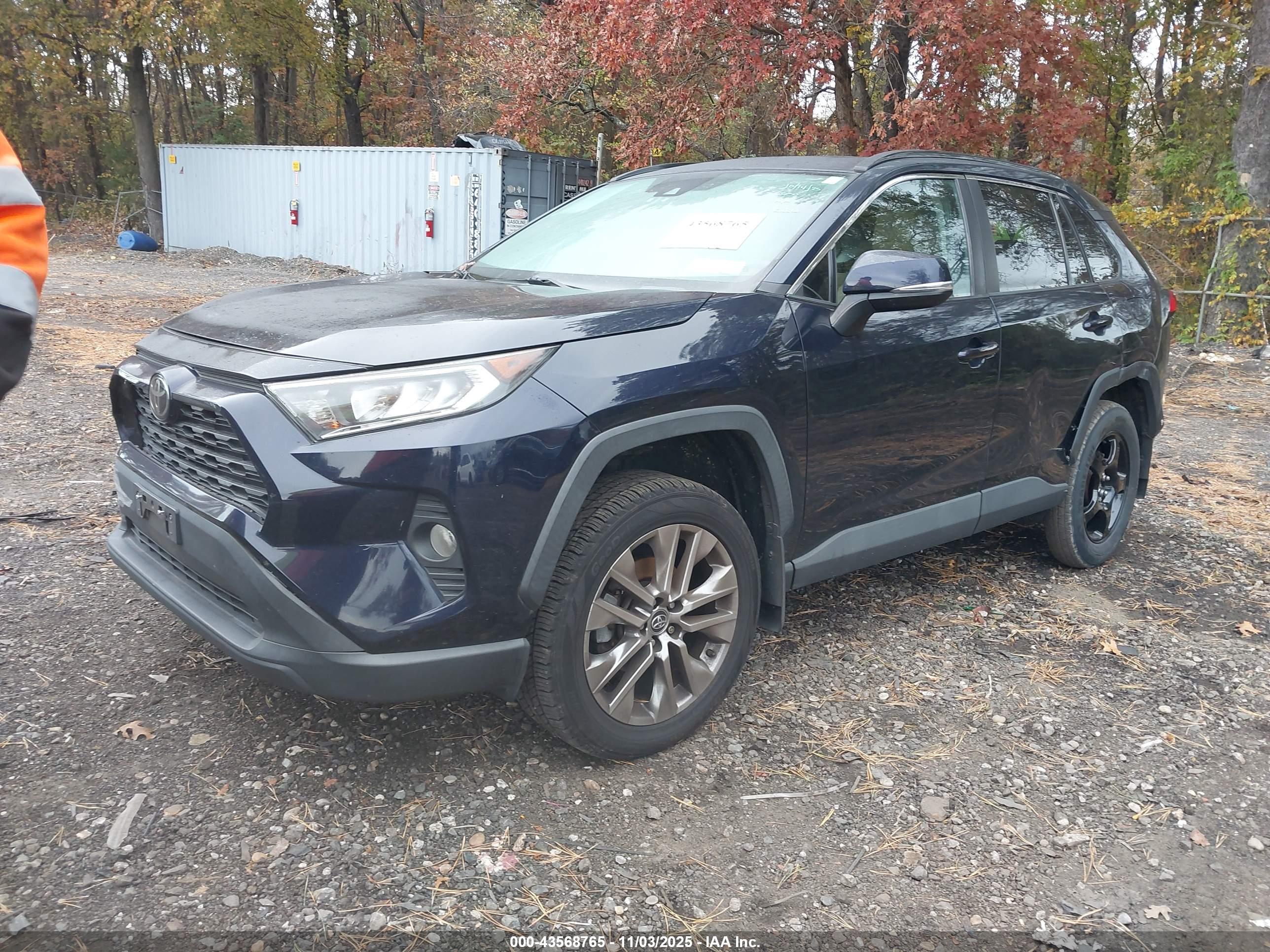TOYOTA RAV4 image 2