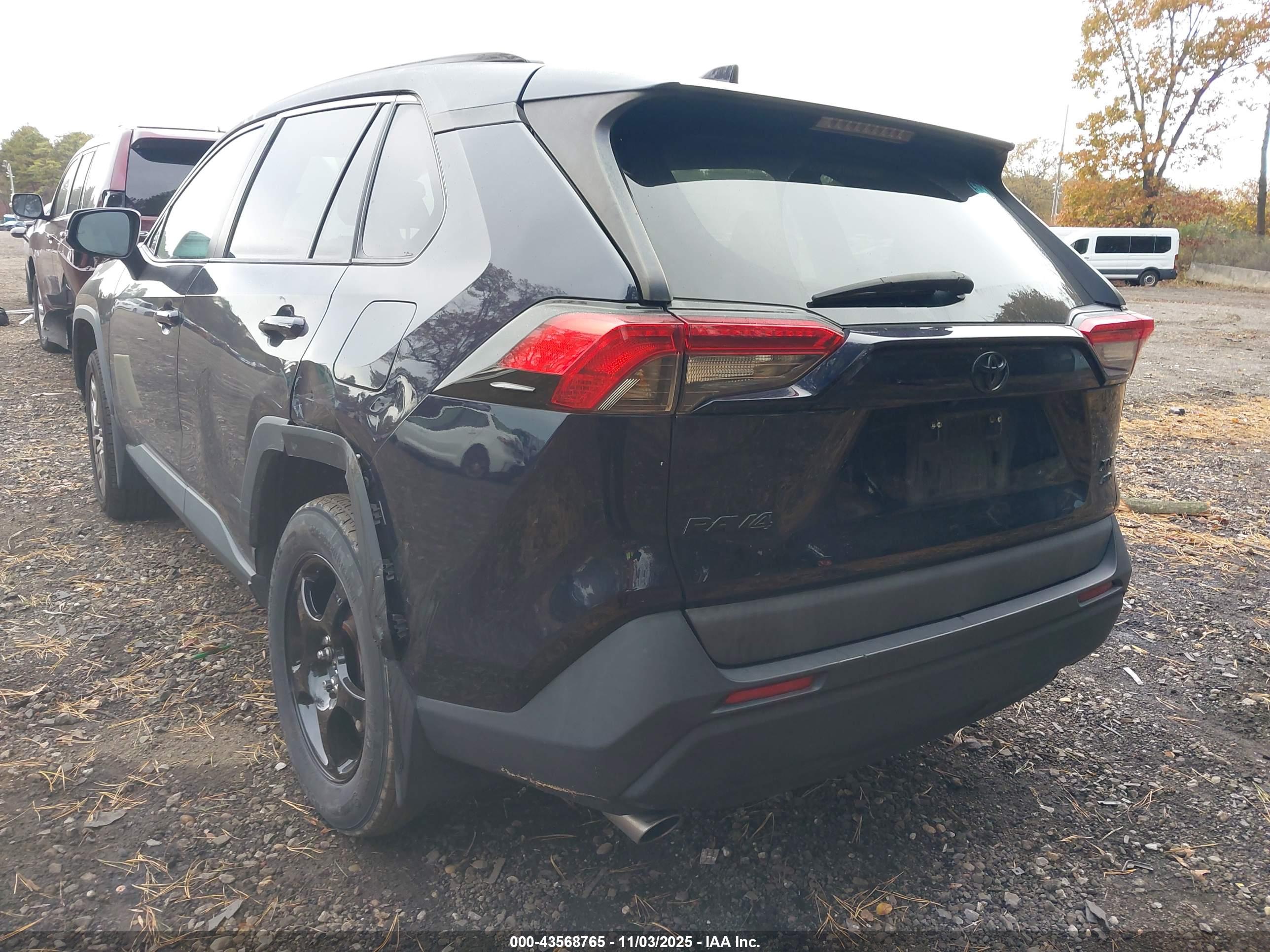 TOYOTA RAV4 image 3