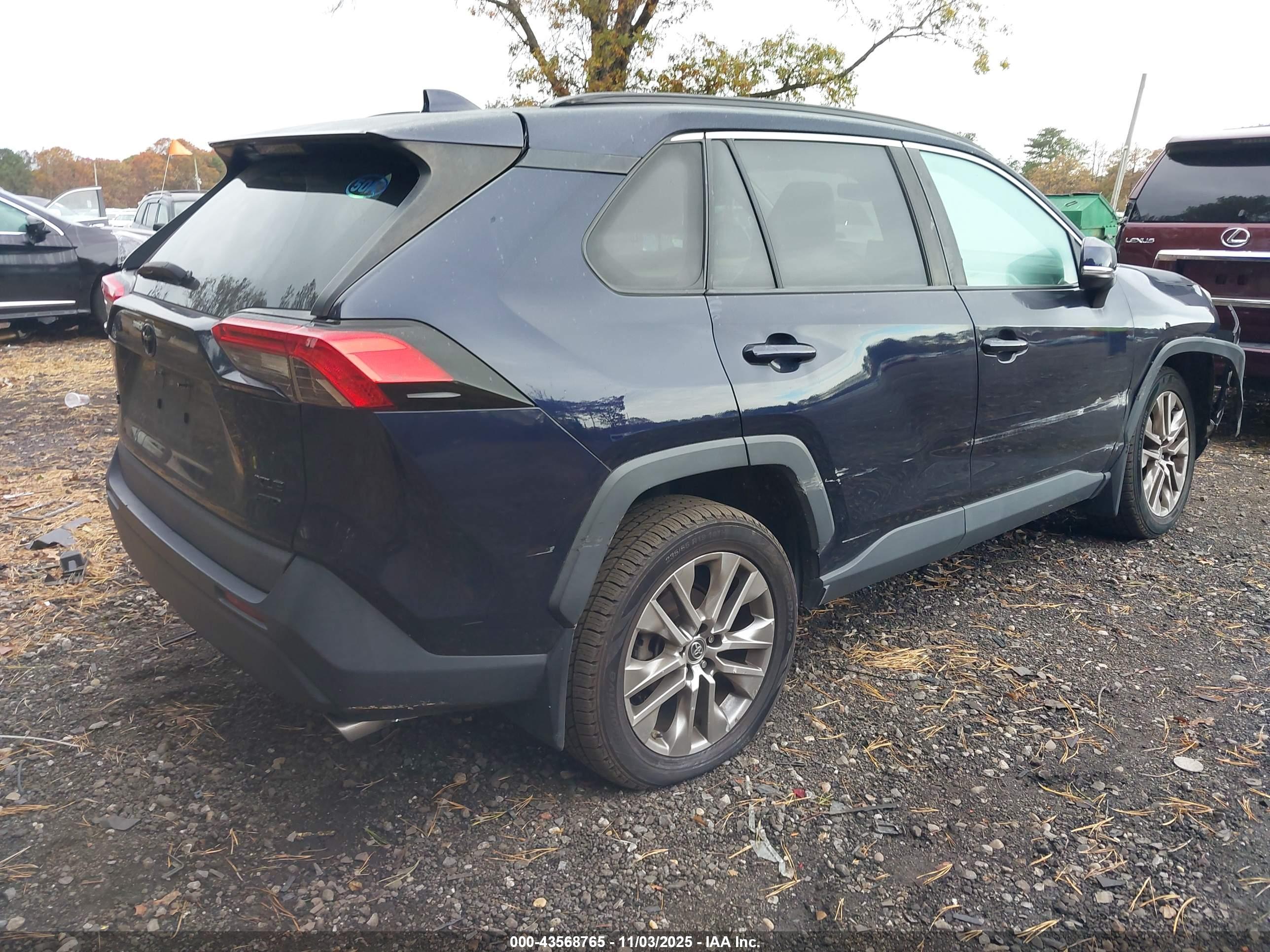 TOYOTA RAV4 image 4