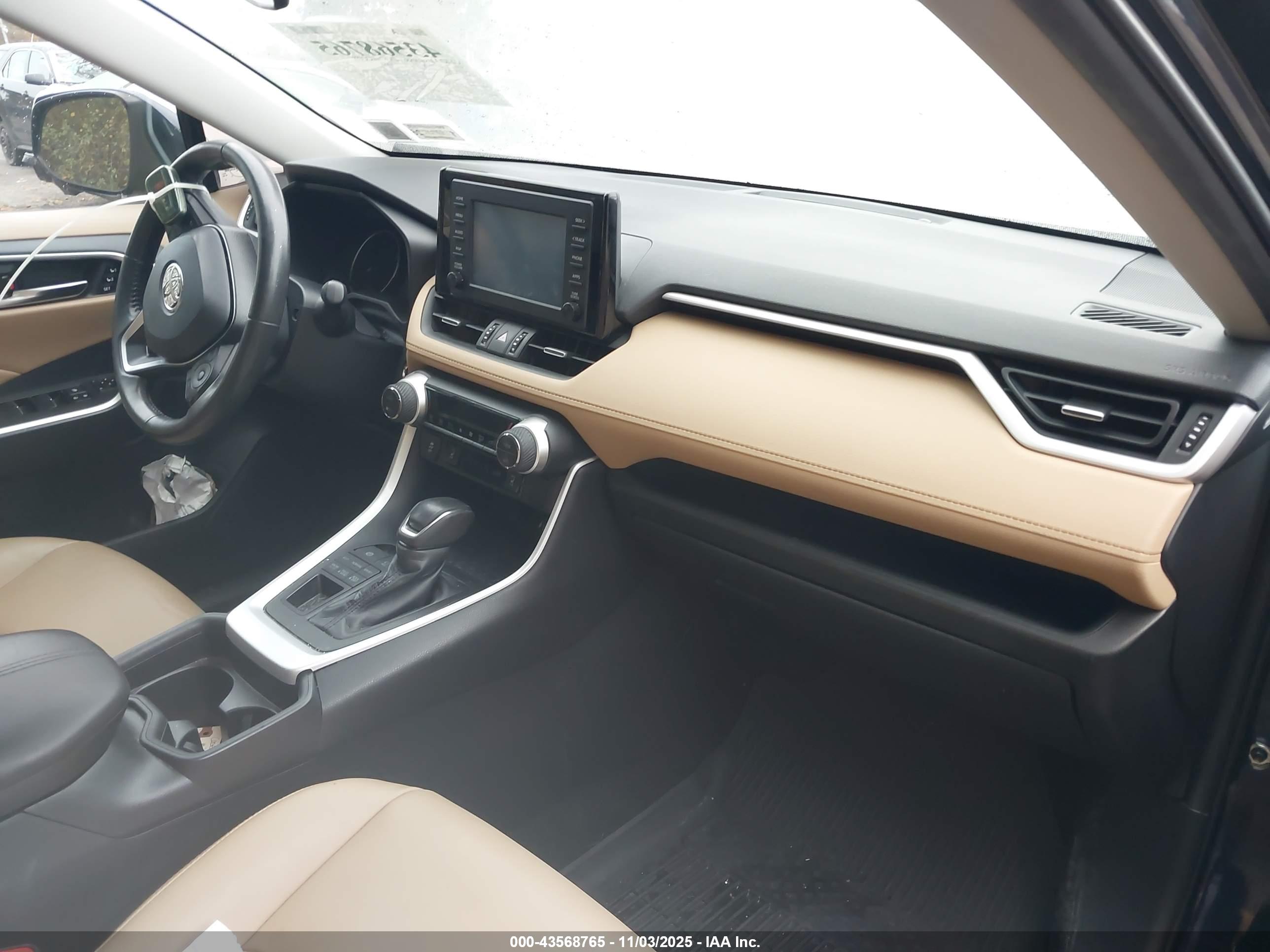 TOYOTA RAV4 image 5
