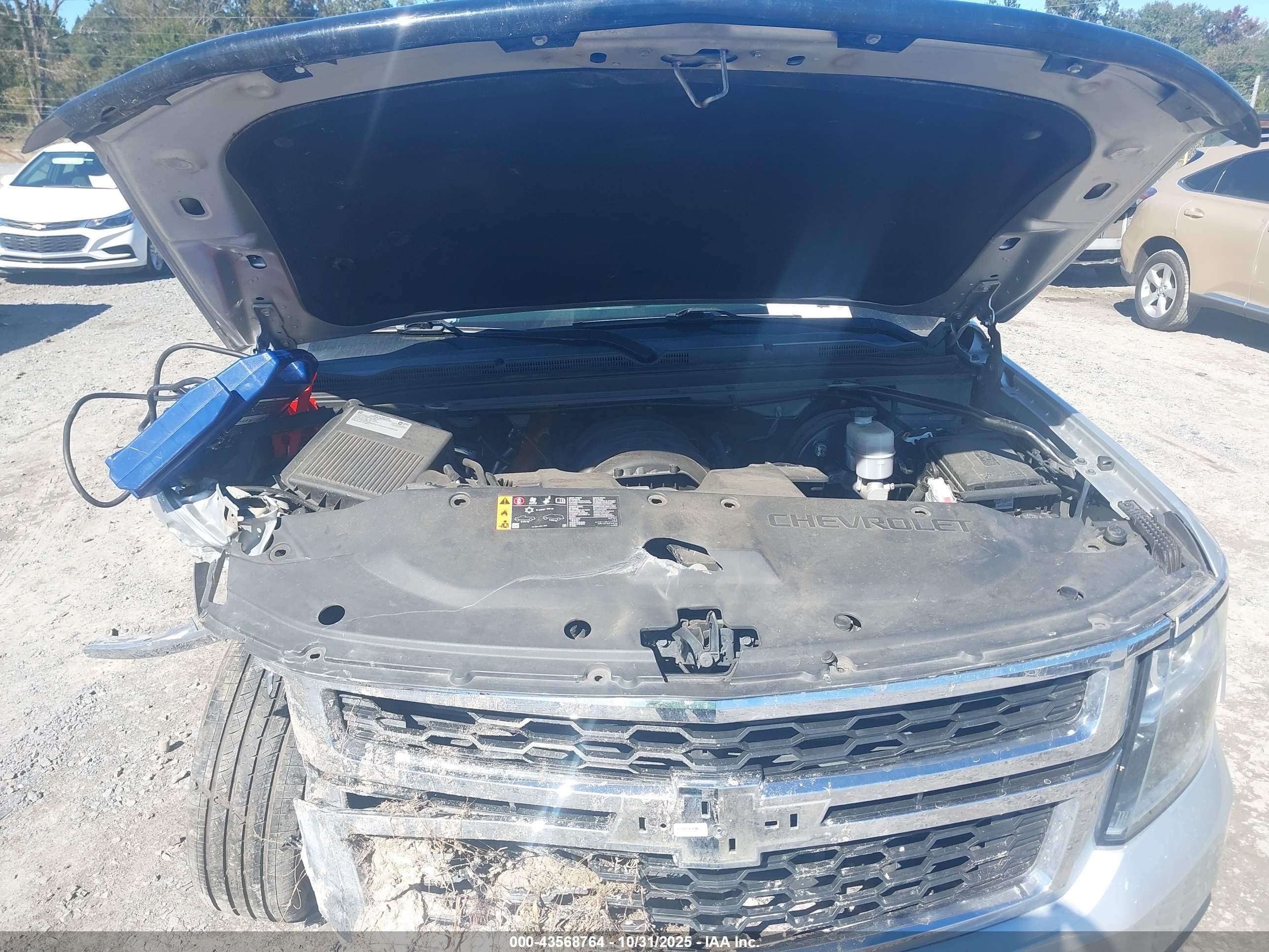 CHEVROLET SUBURBAN image 10