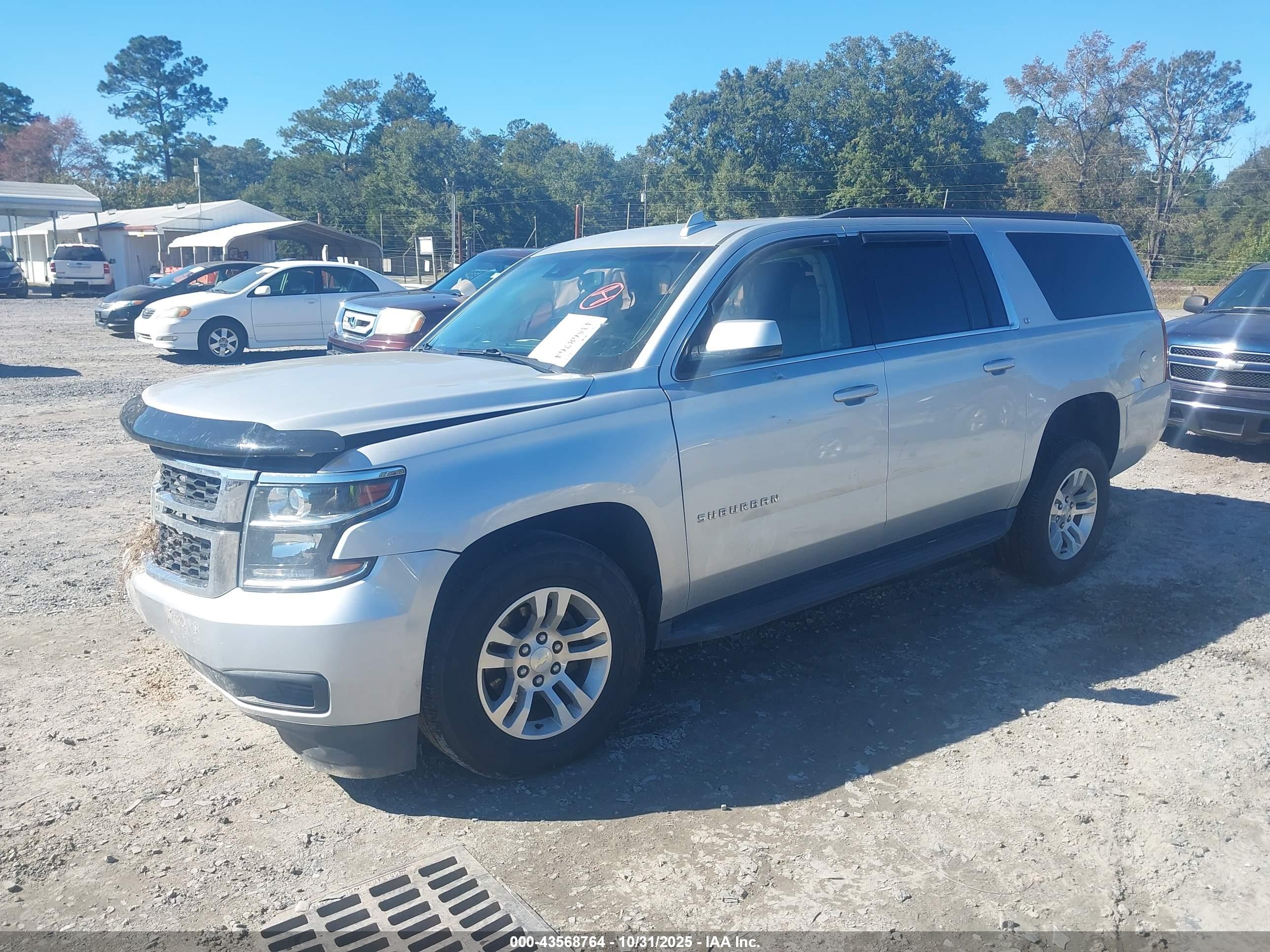 CHEVROLET SUBURBAN image 2