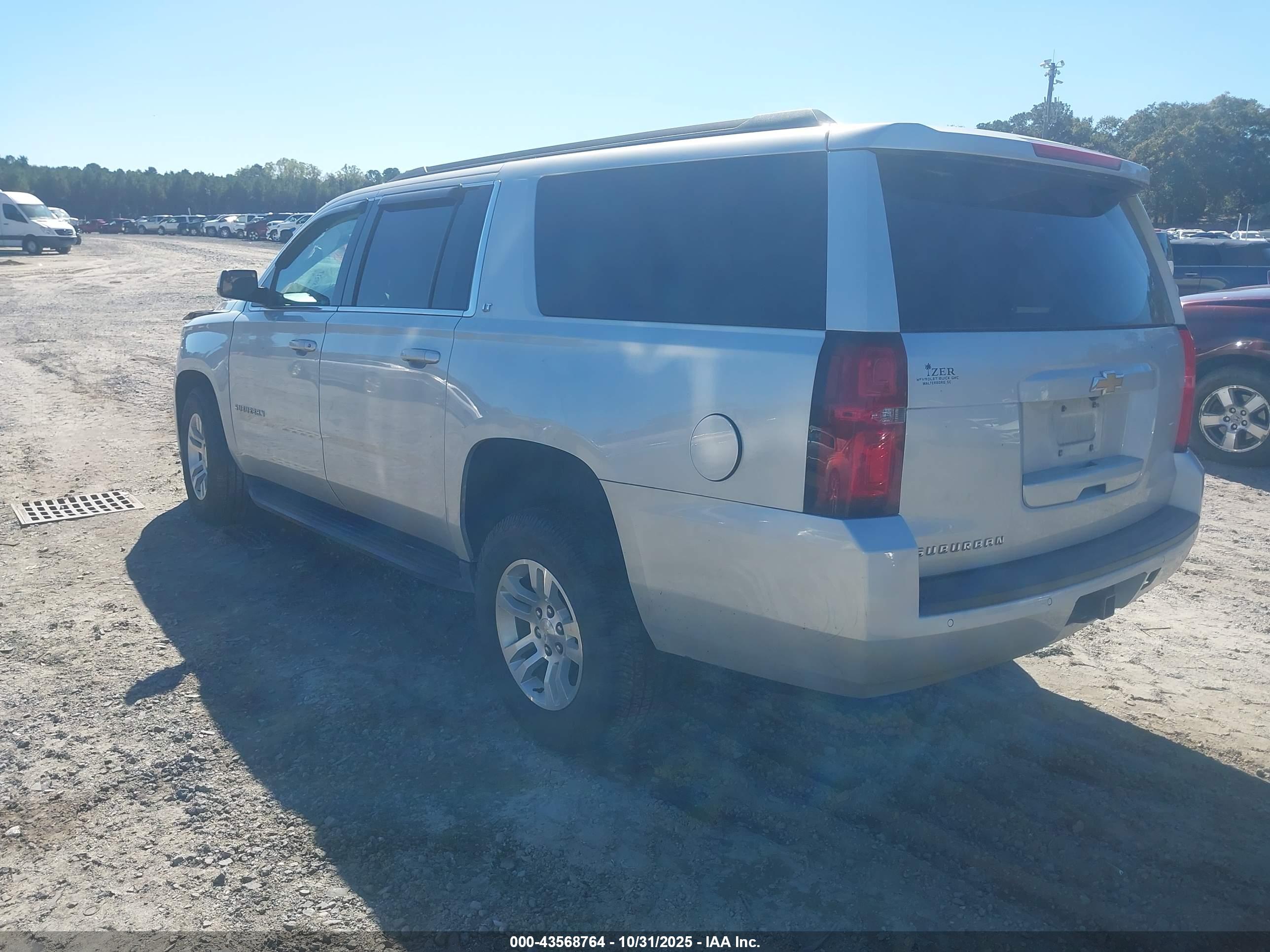 CHEVROLET SUBURBAN image 3