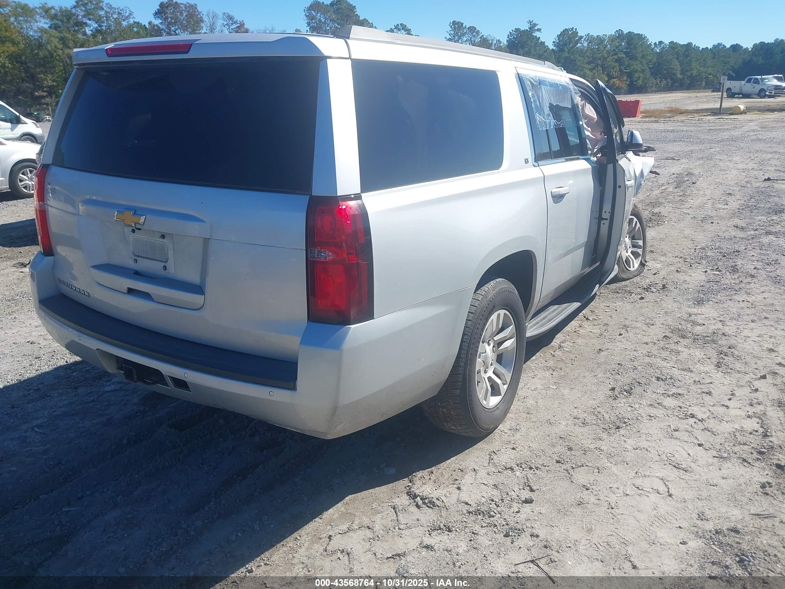 CHEVROLET SUBURBAN image 4