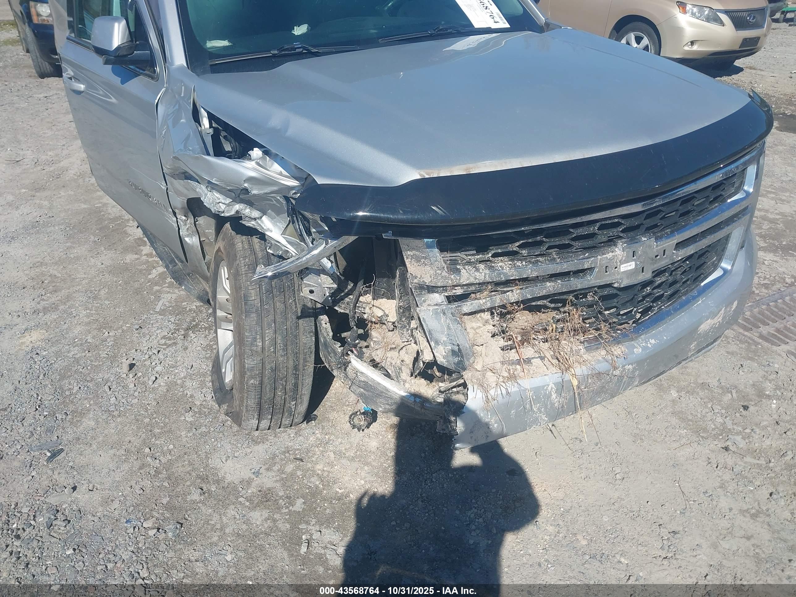 CHEVROLET SUBURBAN image 6