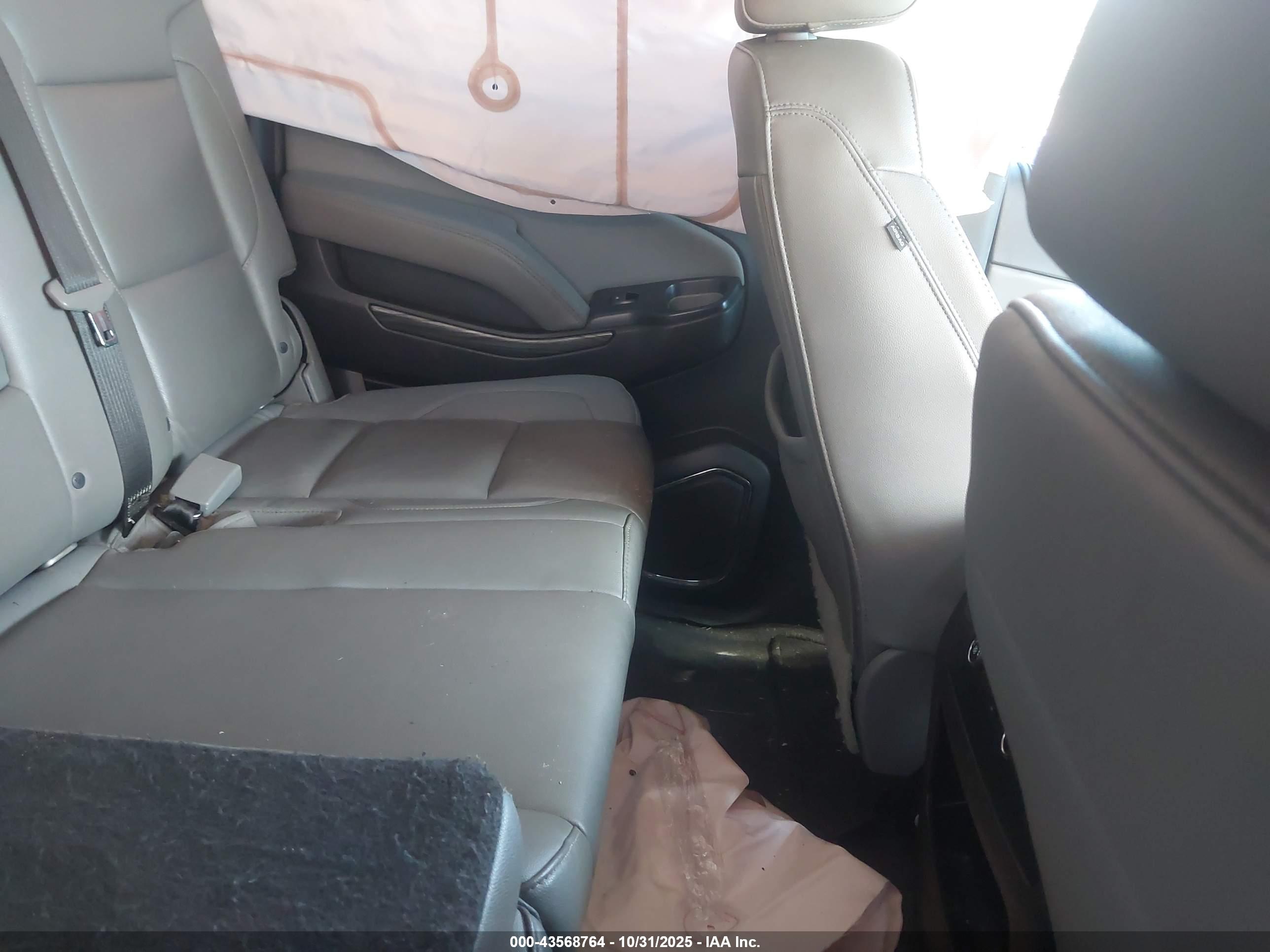 CHEVROLET SUBURBAN image 8
