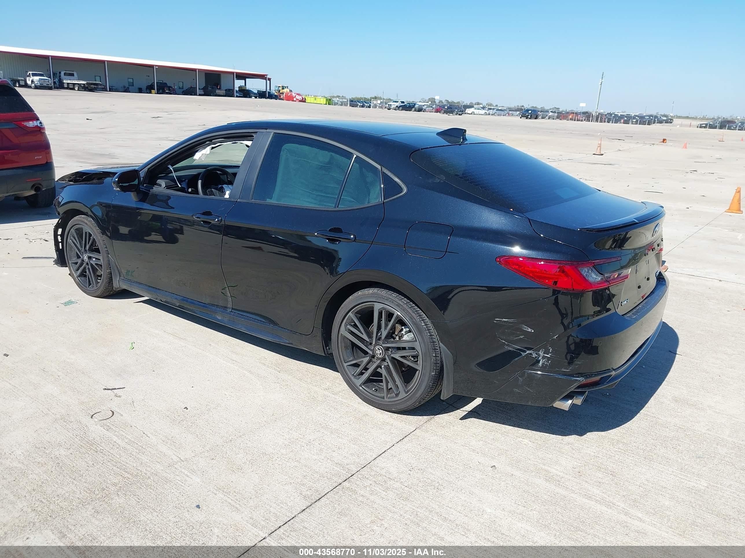 TOYOTA CAMRY image 3