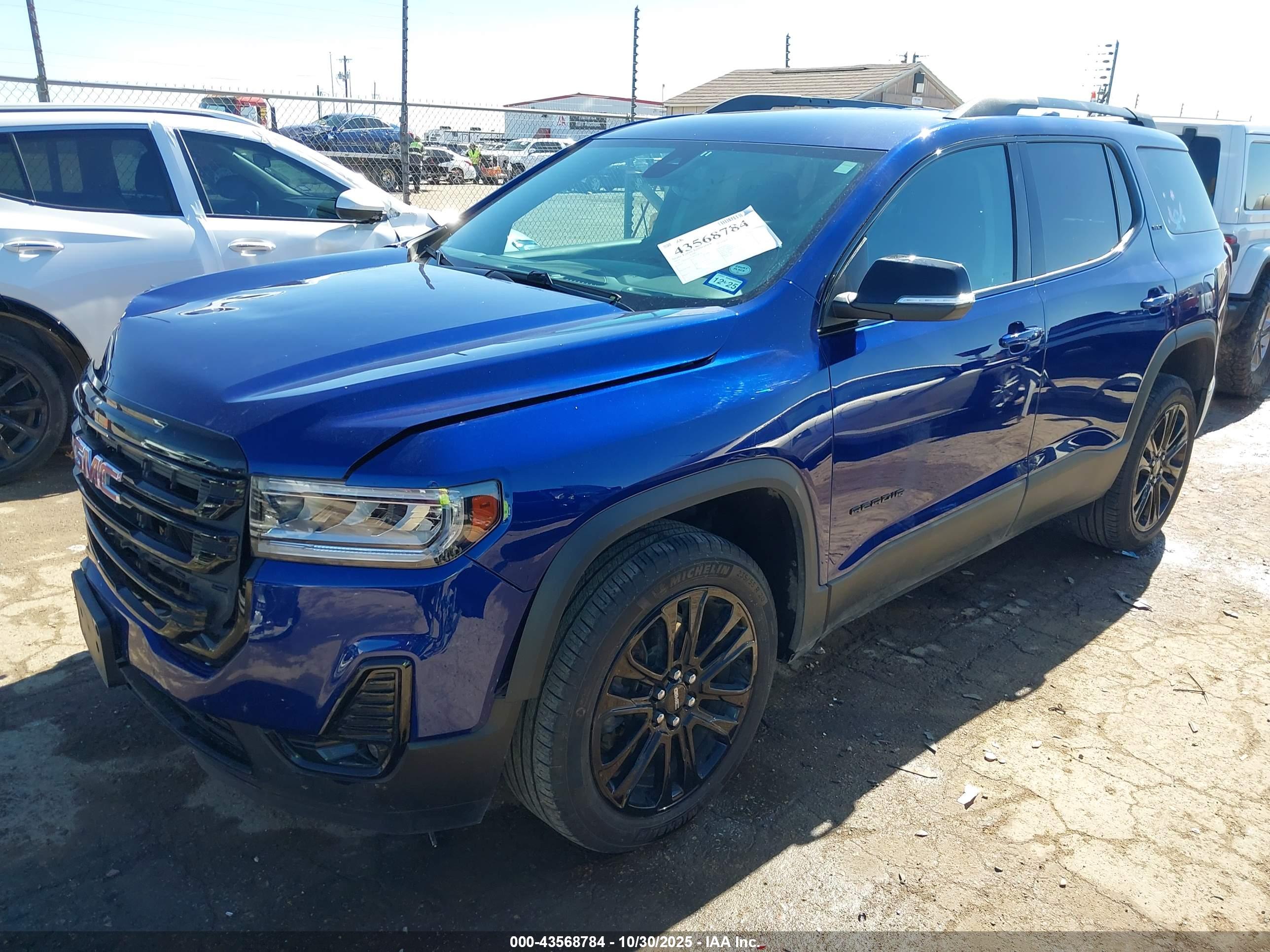GMC ACADIA image 2