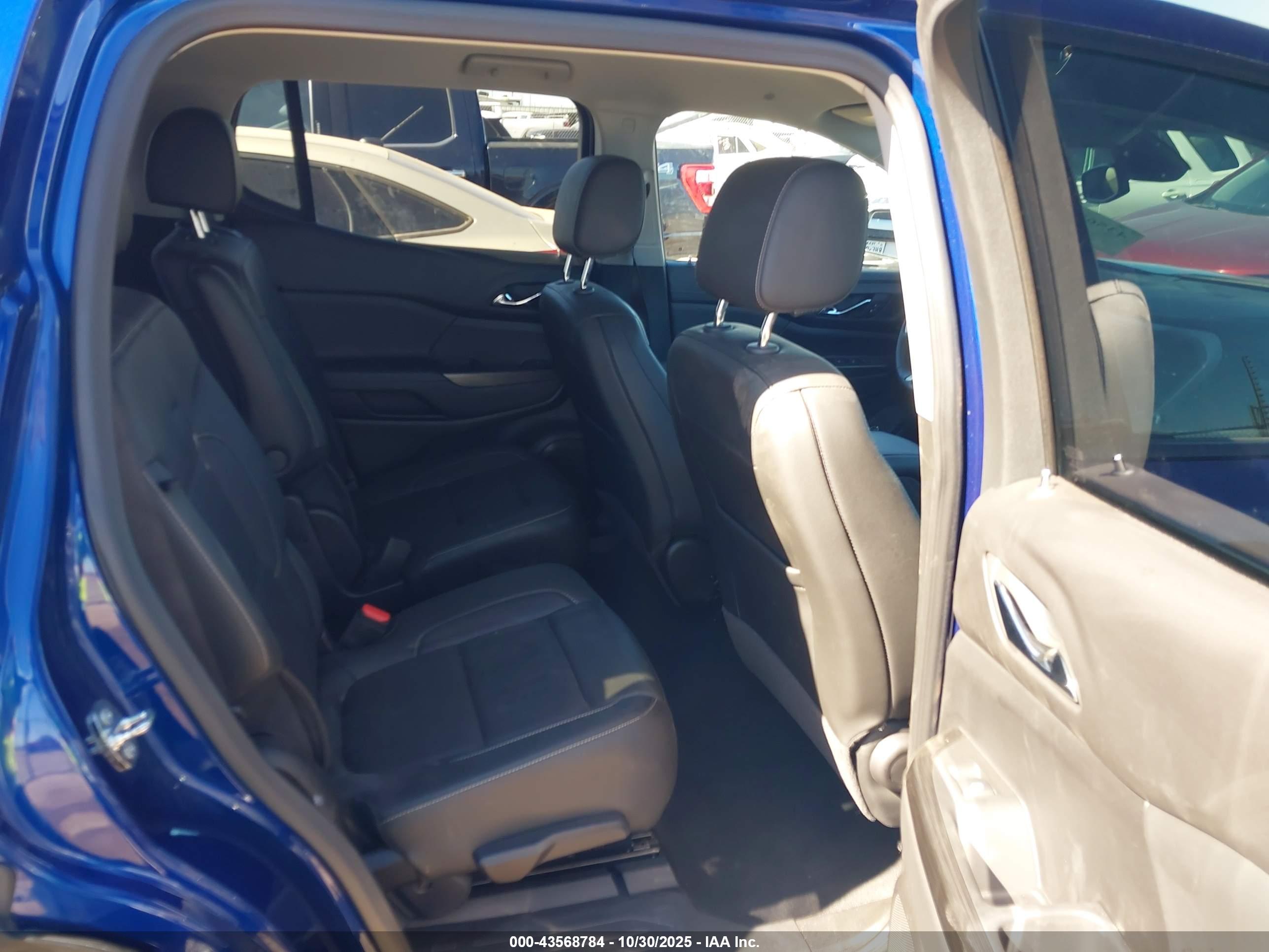 GMC ACADIA image 8