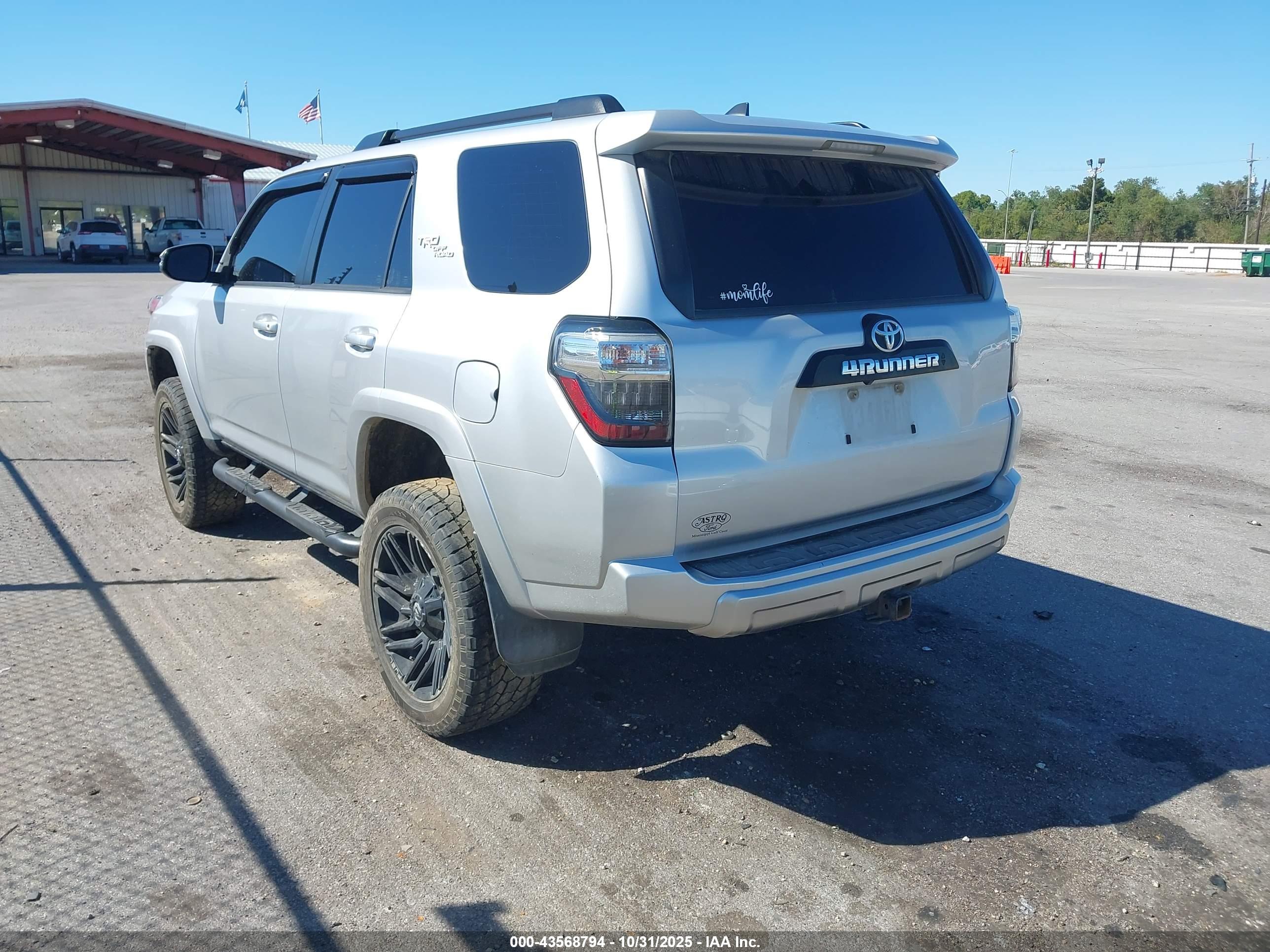 TOYOTA 4RUNNER image 3