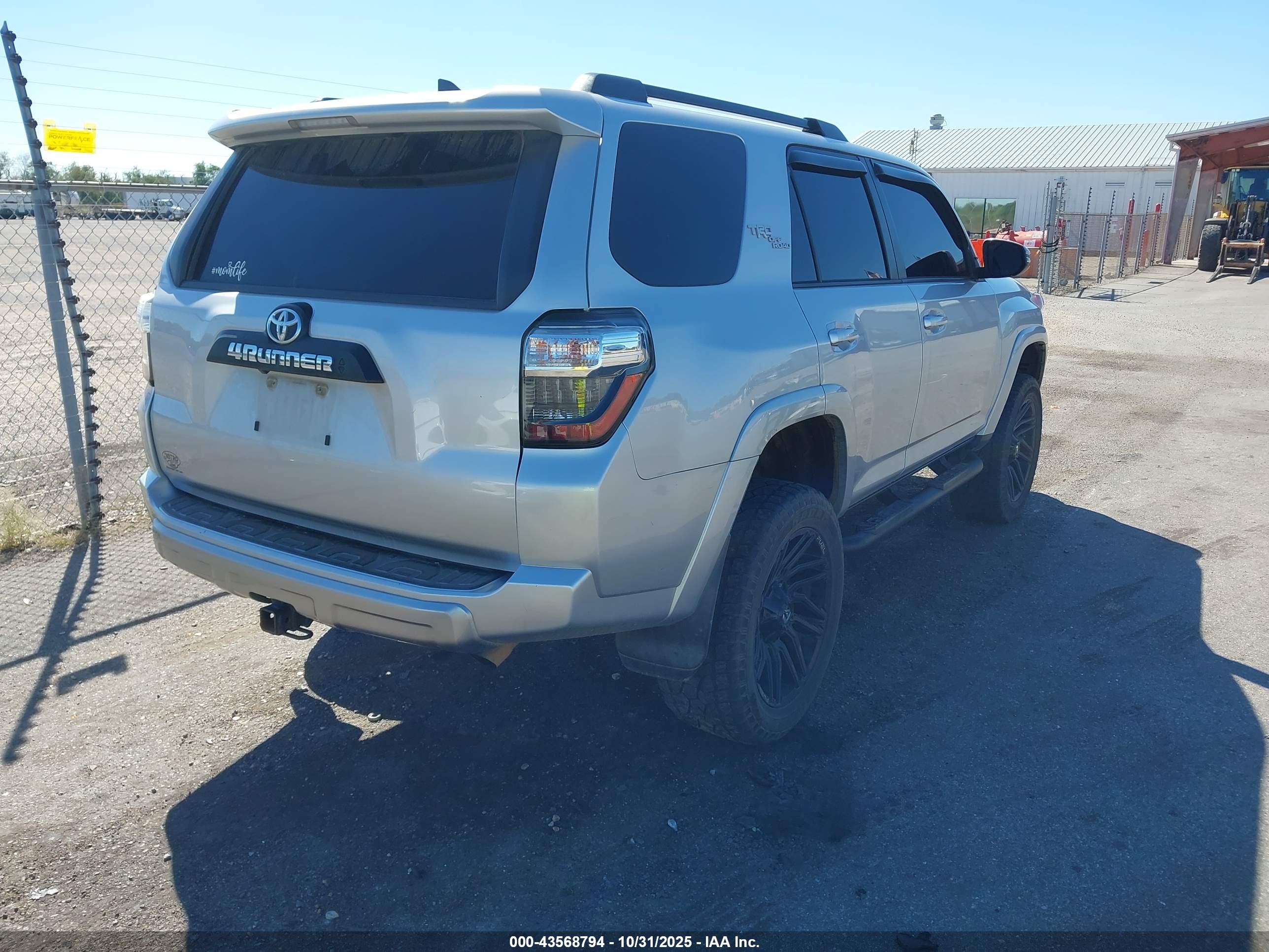 TOYOTA 4RUNNER image 4