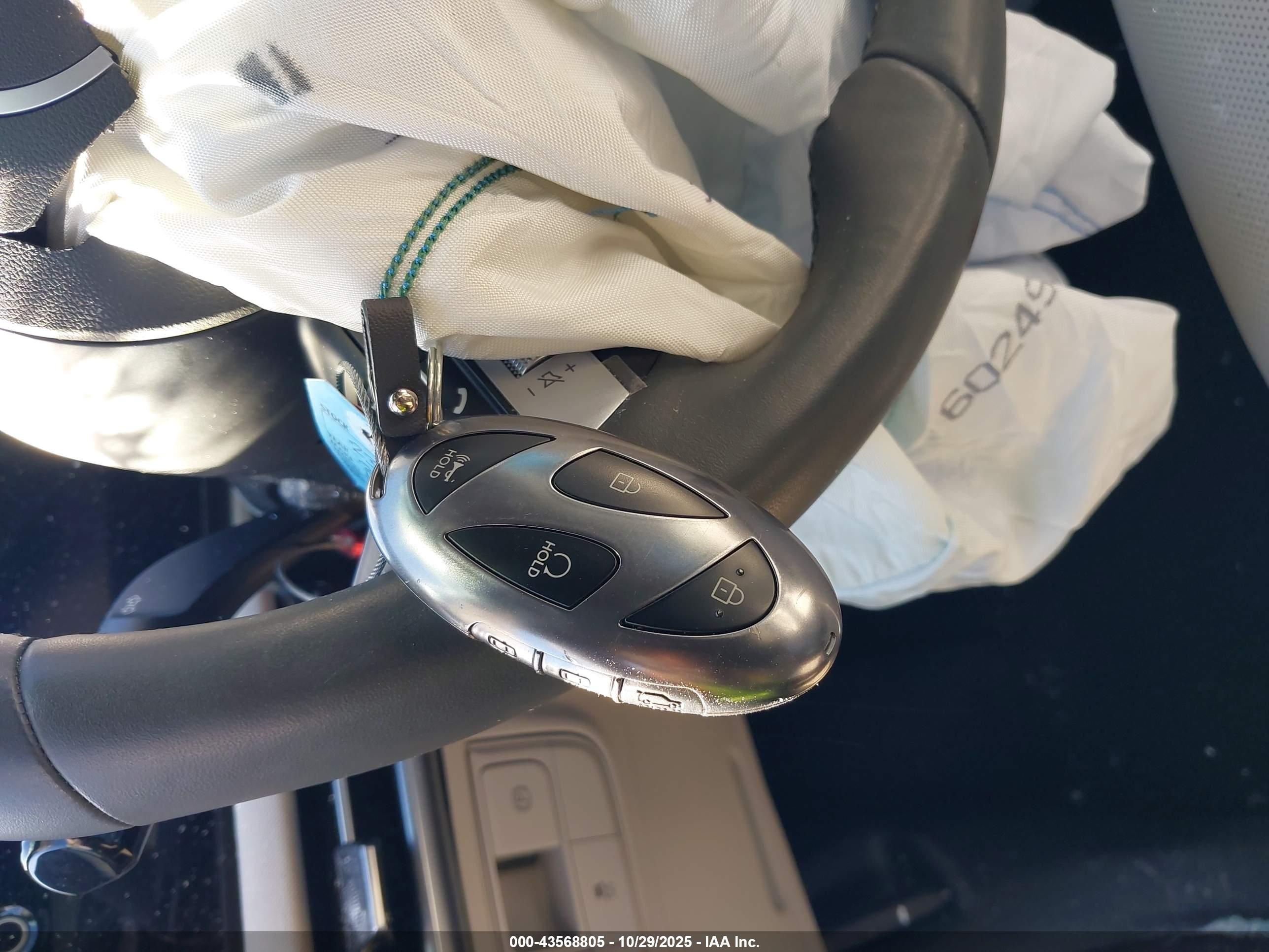 HYUNDAI TUCSON image 11