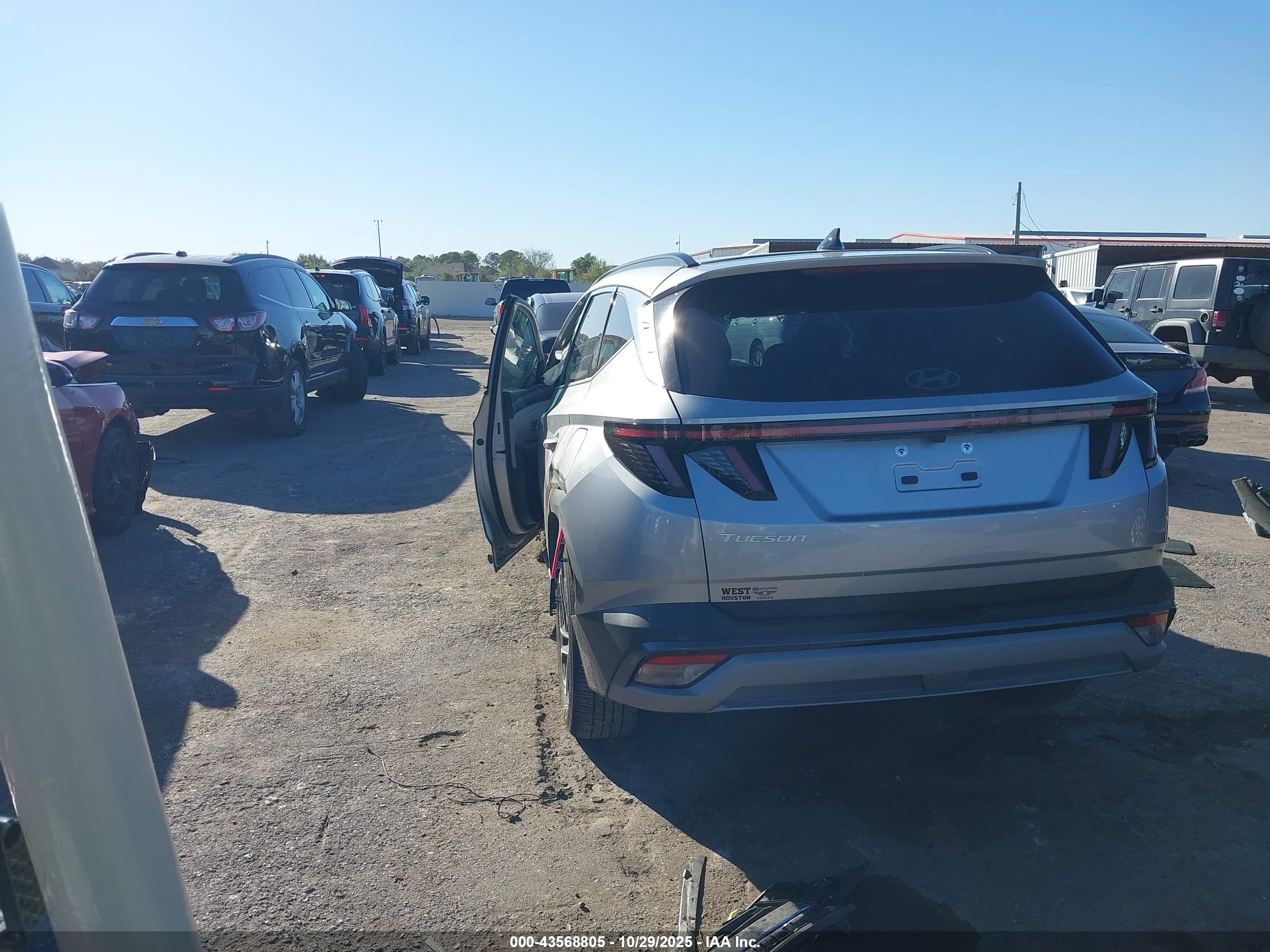 HYUNDAI TUCSON image 3