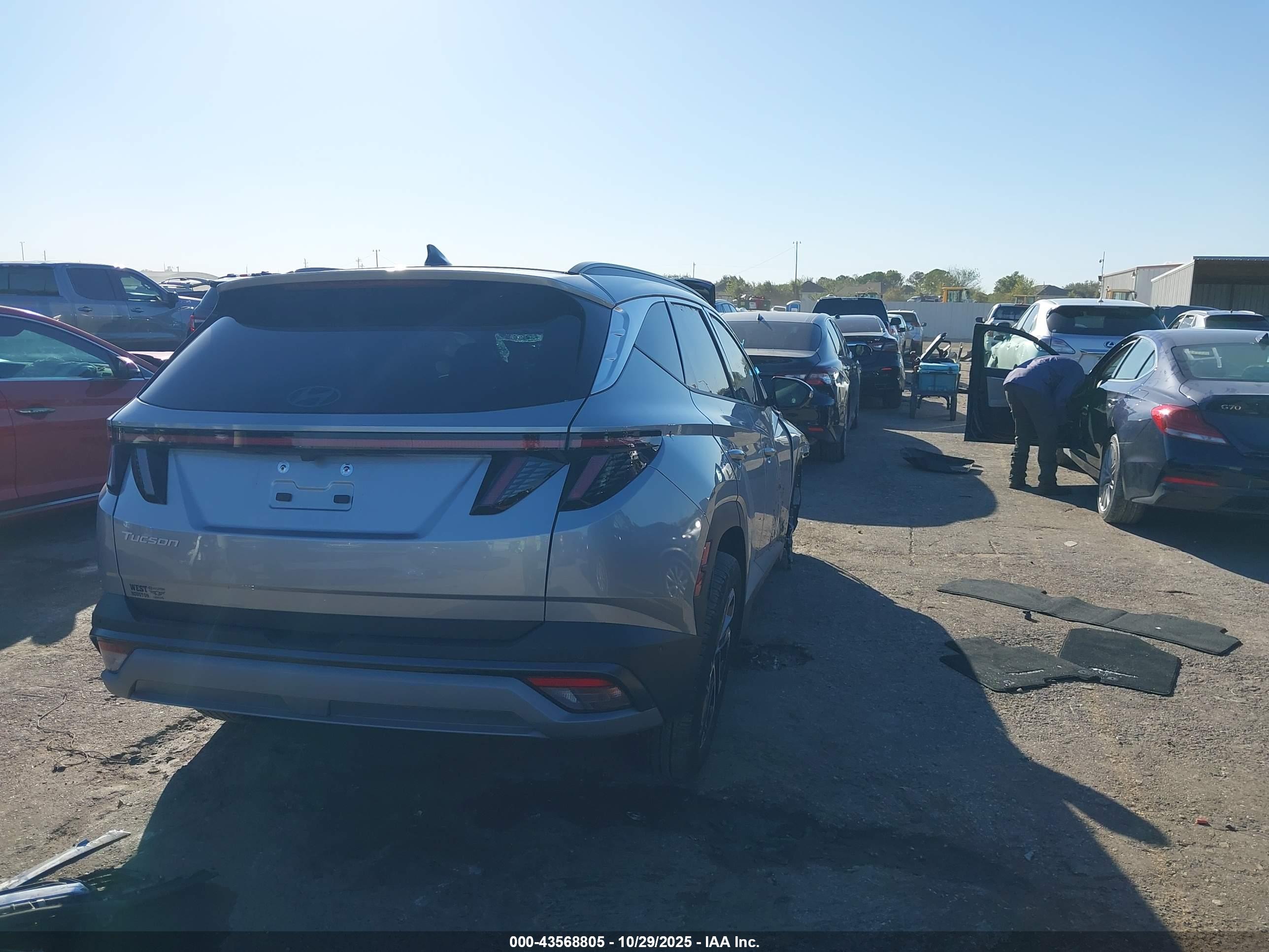 HYUNDAI TUCSON image 4