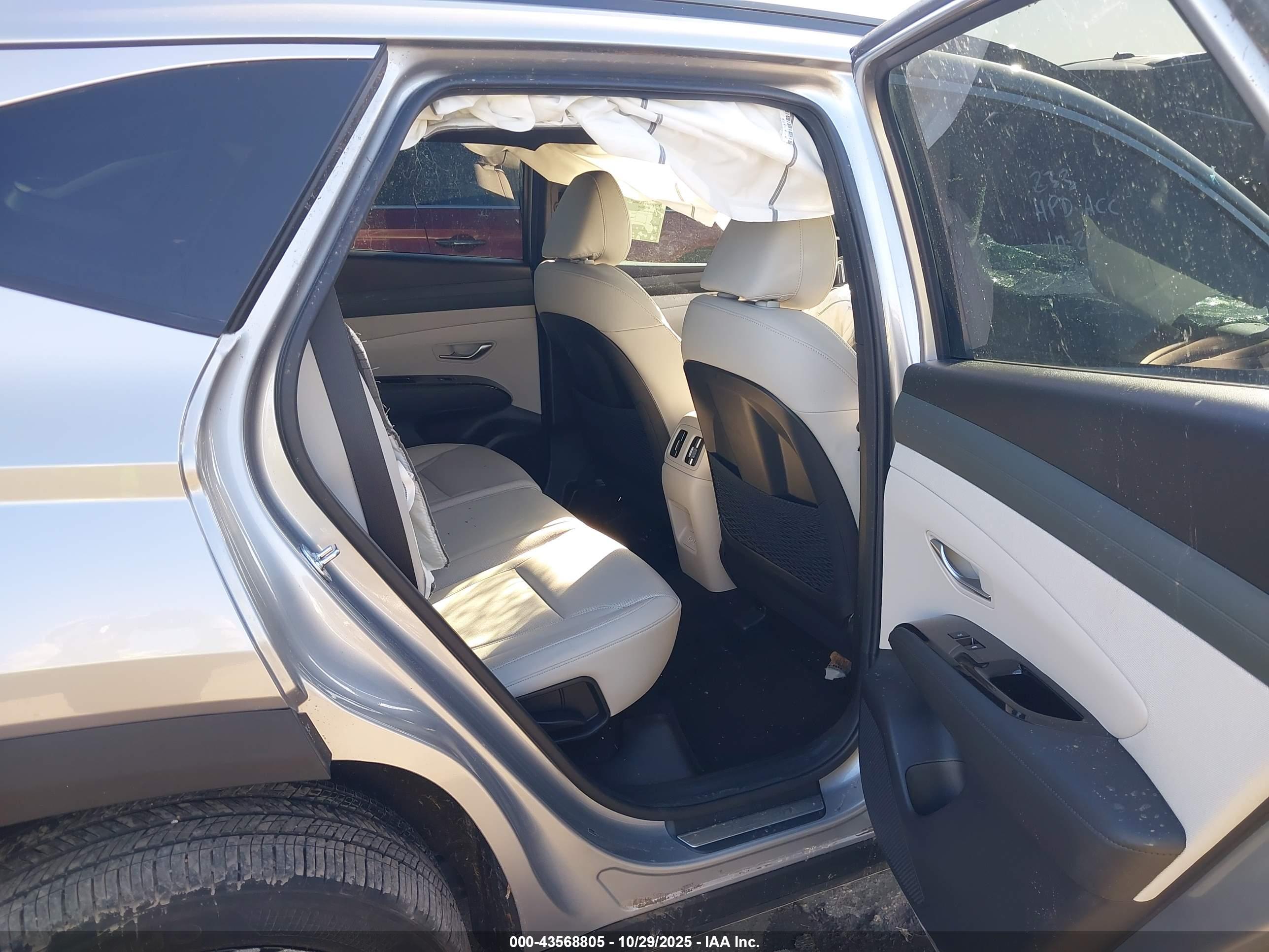 HYUNDAI TUCSON image 8