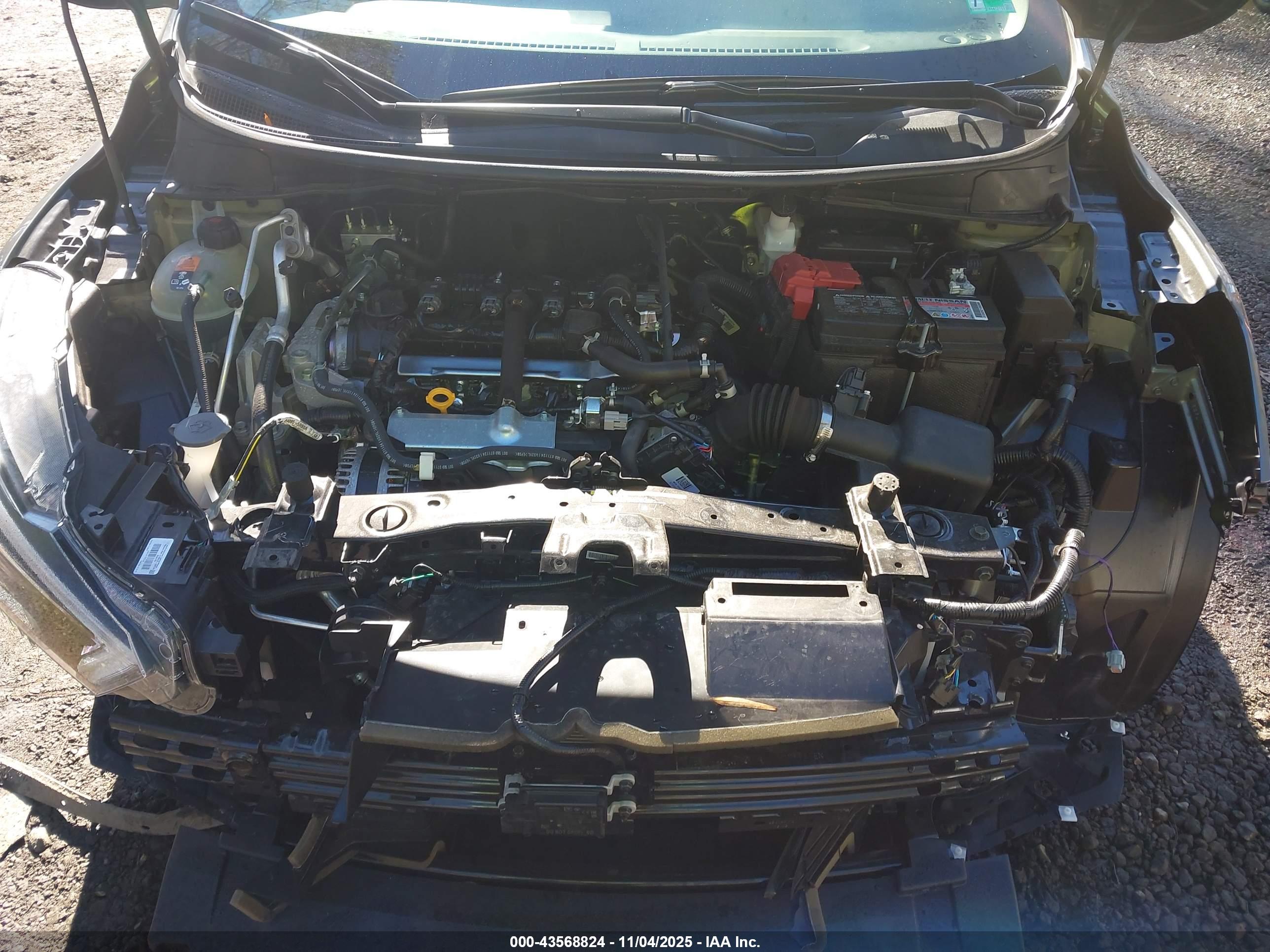 NISSAN VERSA image 10