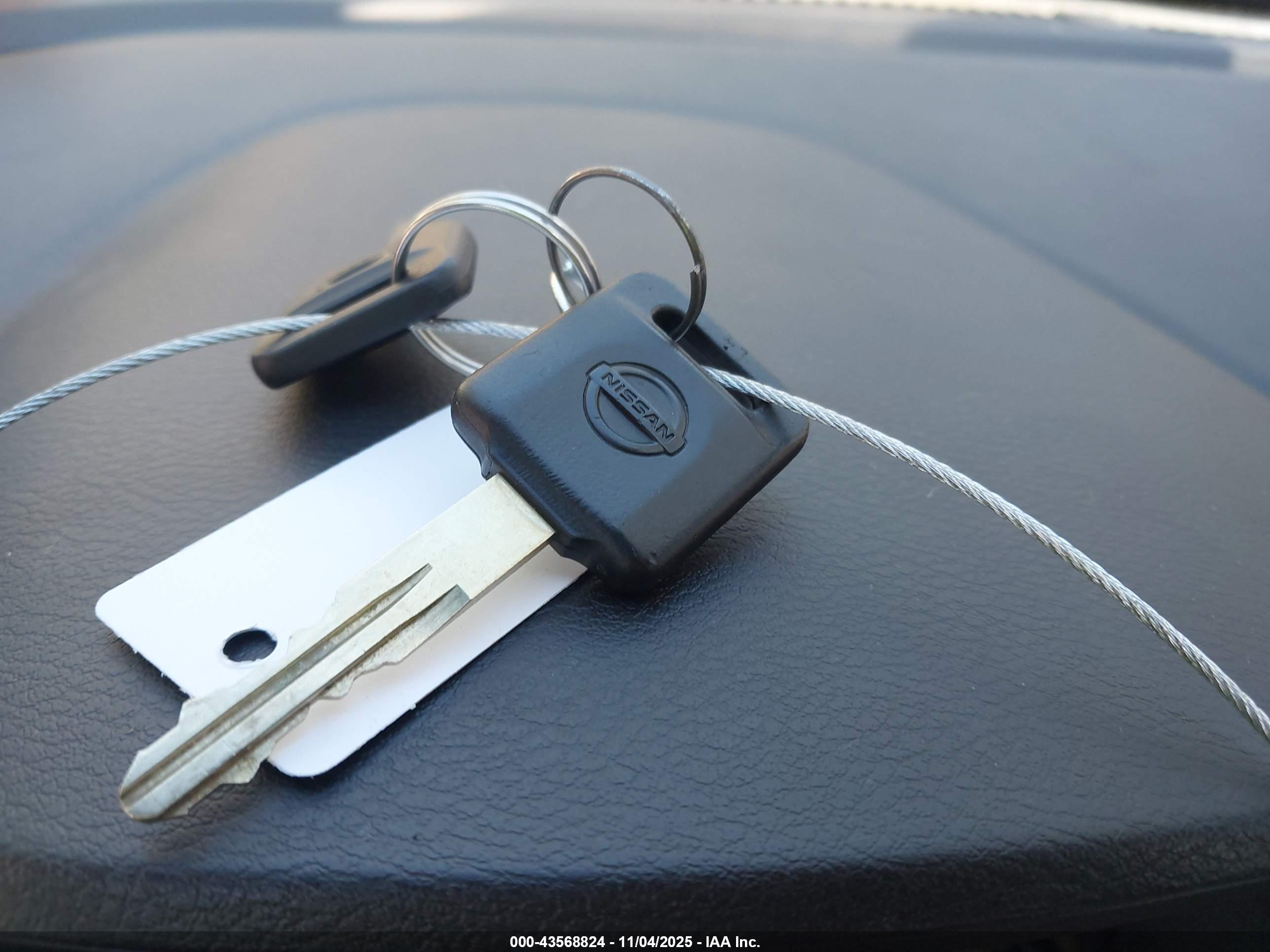 NISSAN VERSA image 11