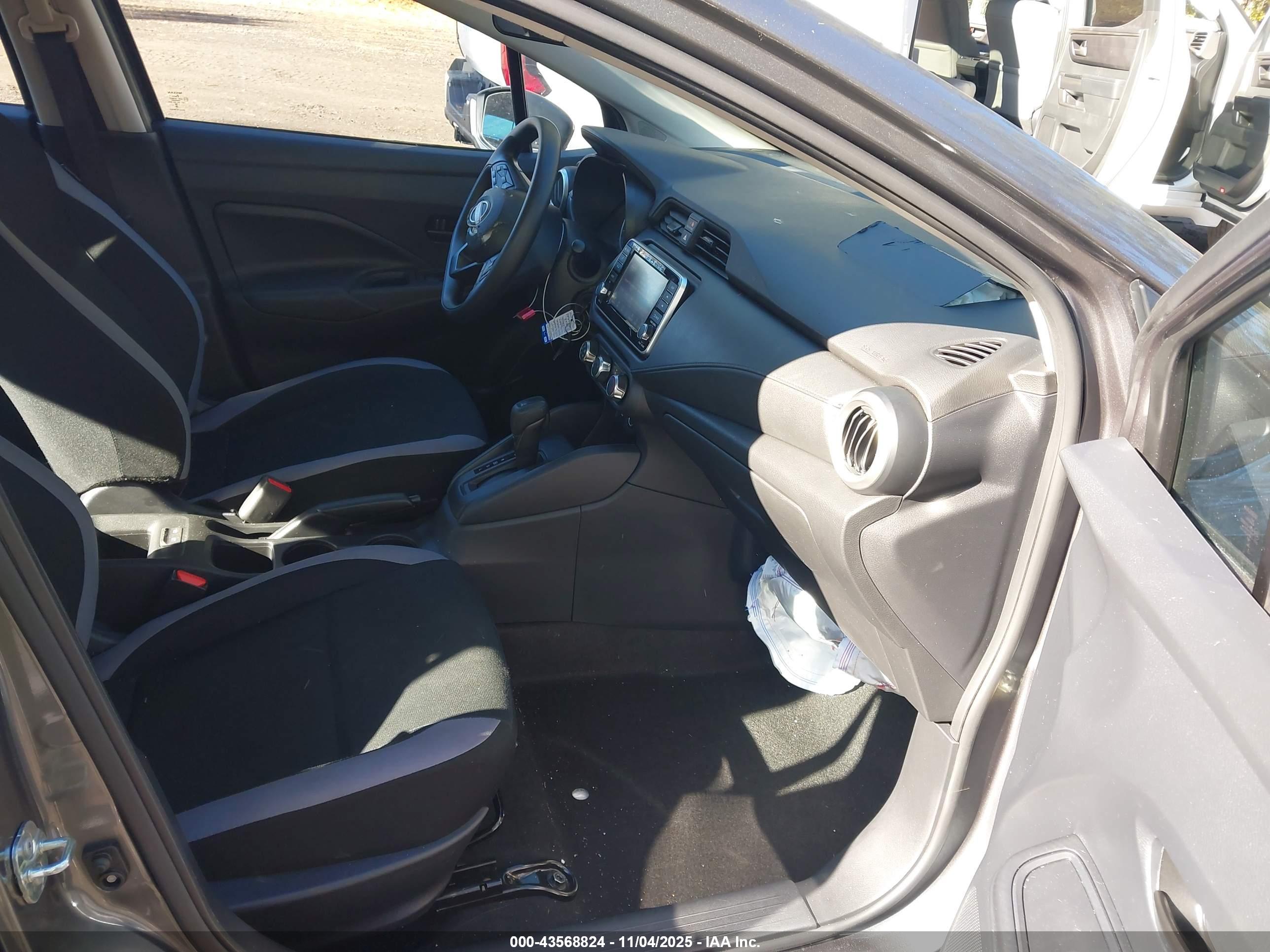 NISSAN VERSA image 5