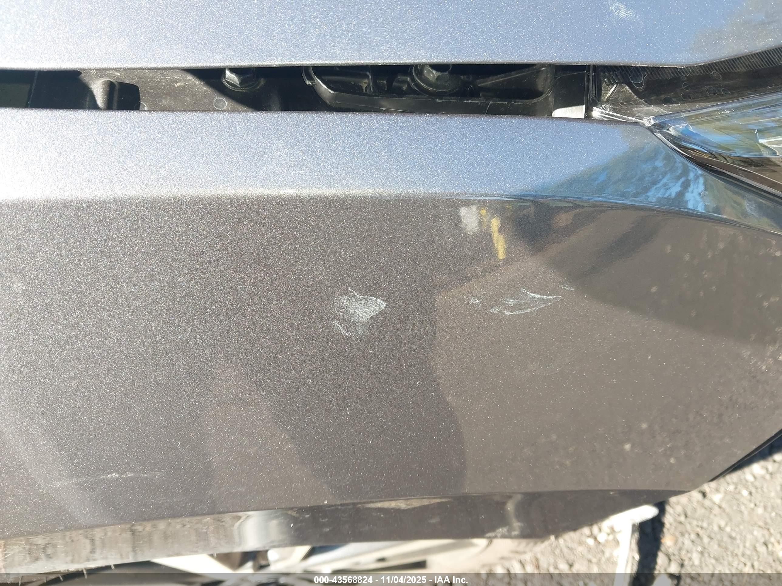 NISSAN VERSA image 6