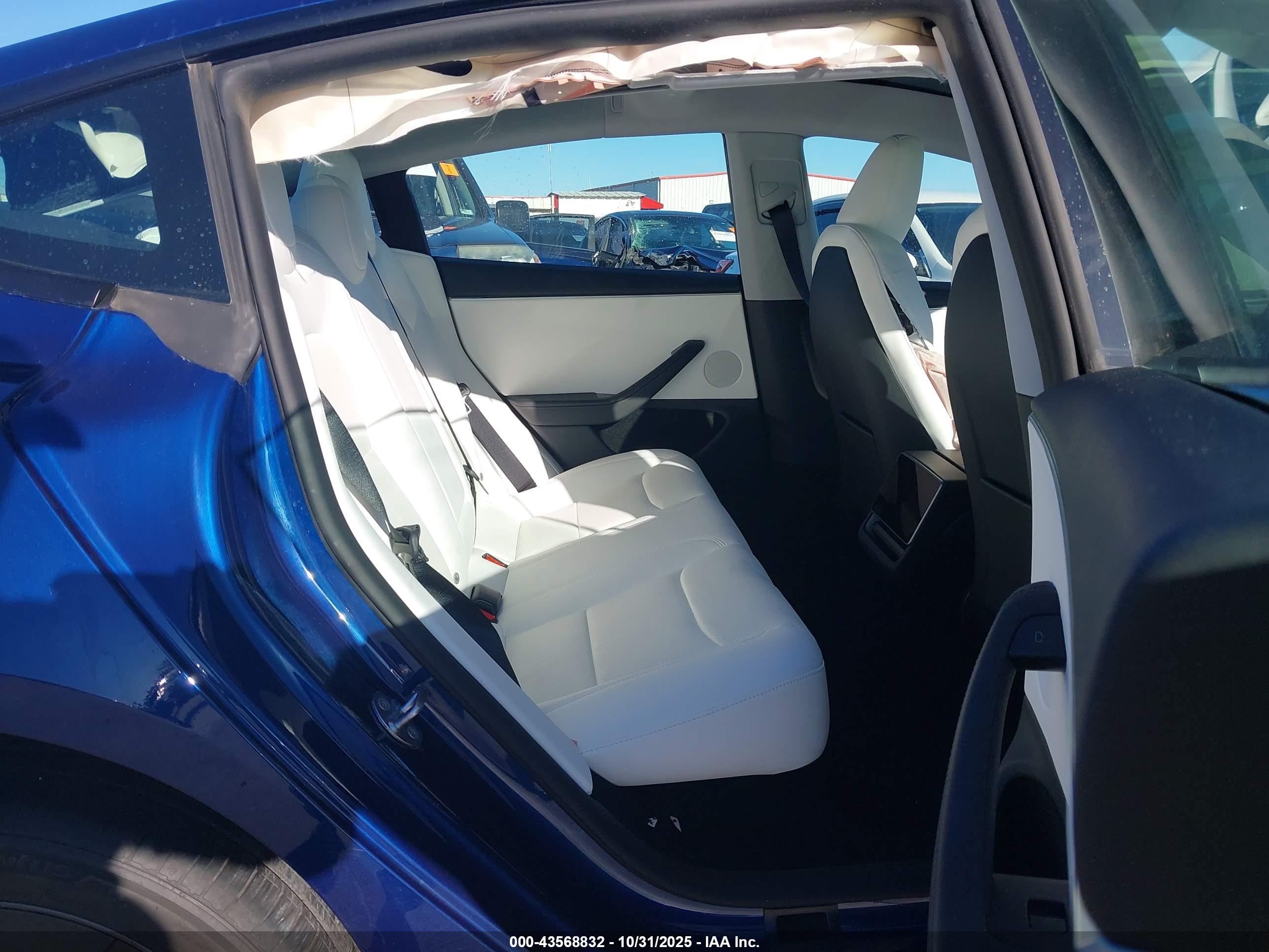 TESLA MODEL image 8