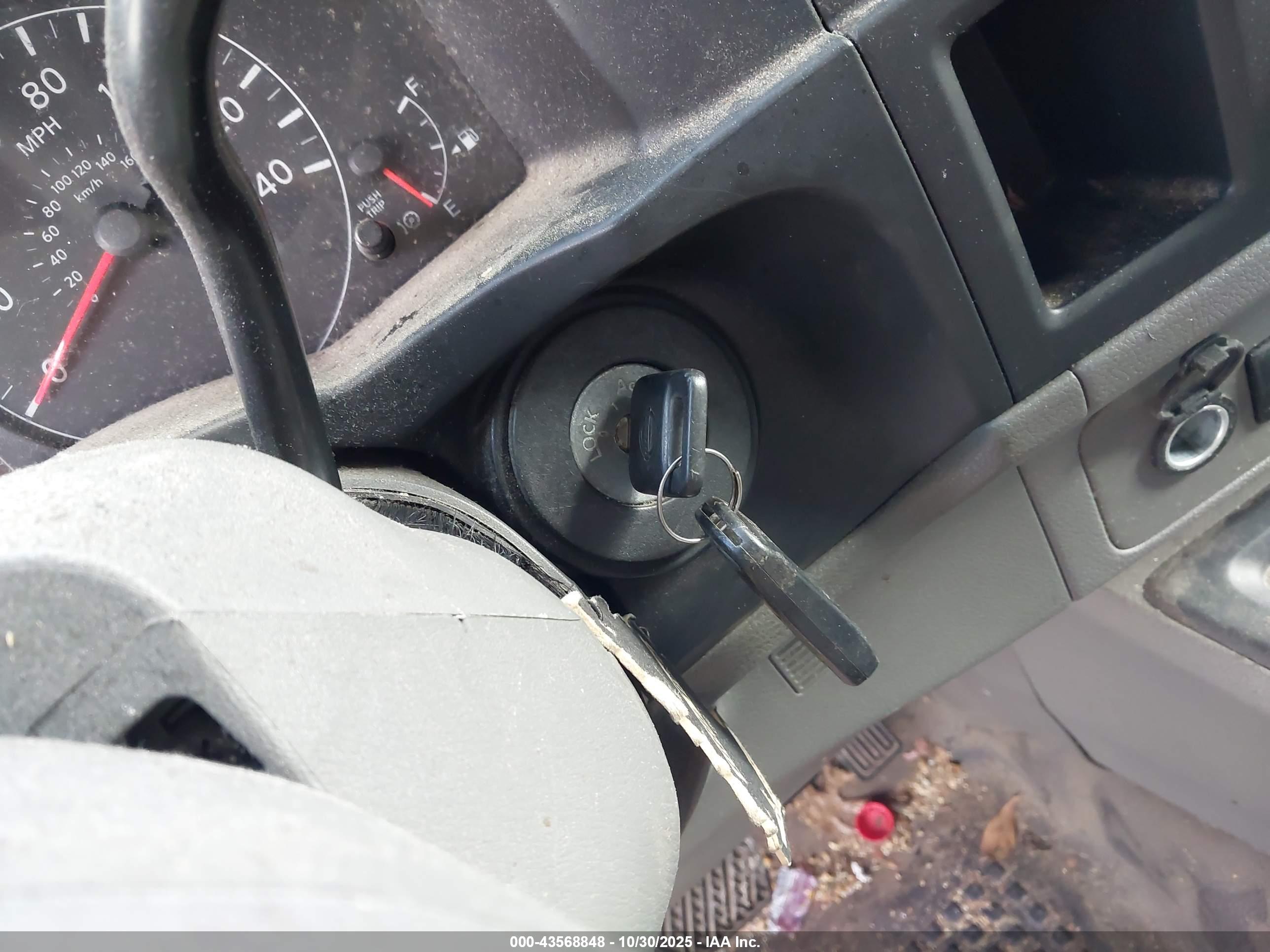 NISSAN NV image 11