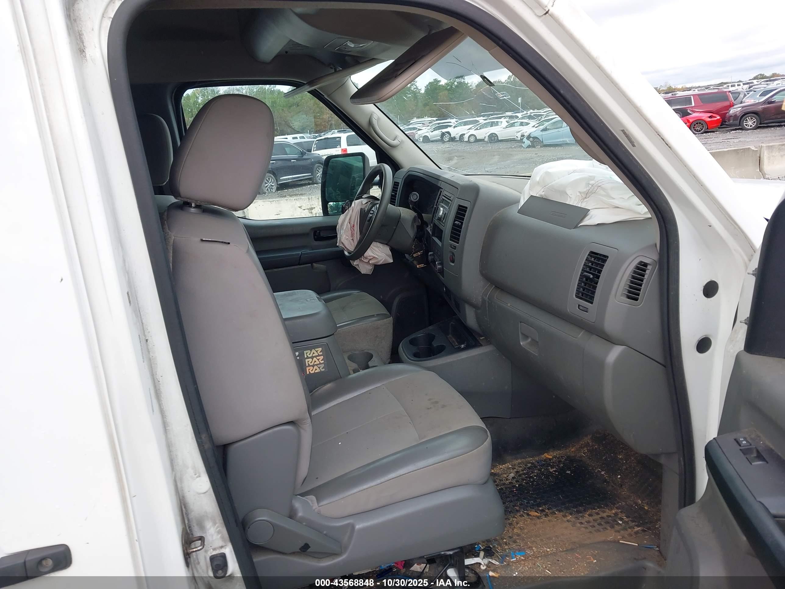 NISSAN NV image 5