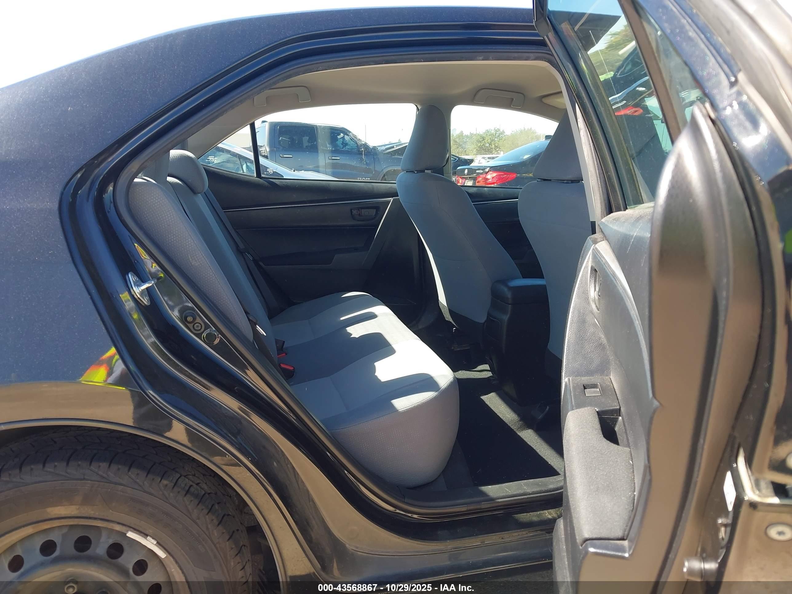 TOYOTA COROLLA image 8