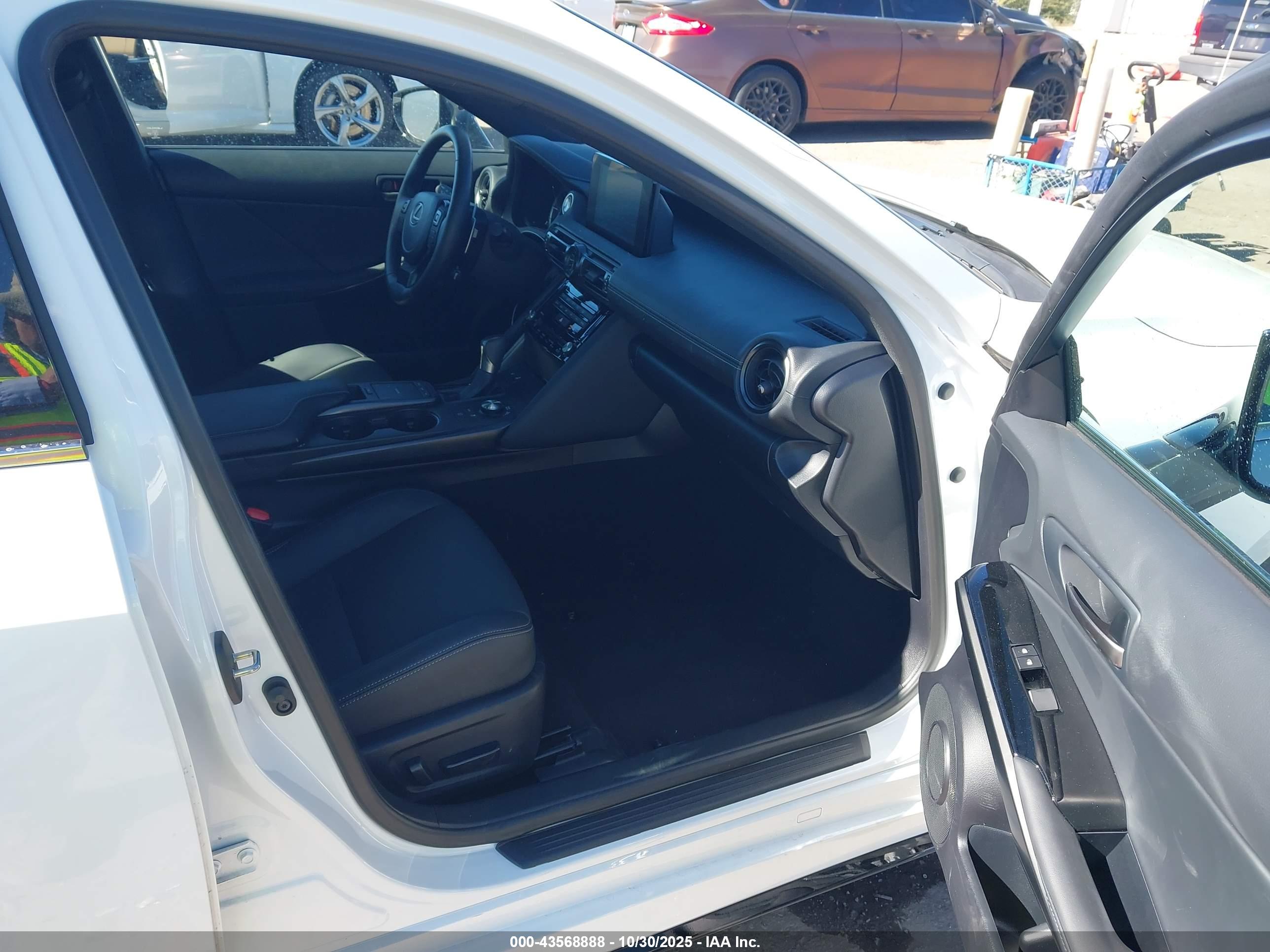 LEXUS IS image 5