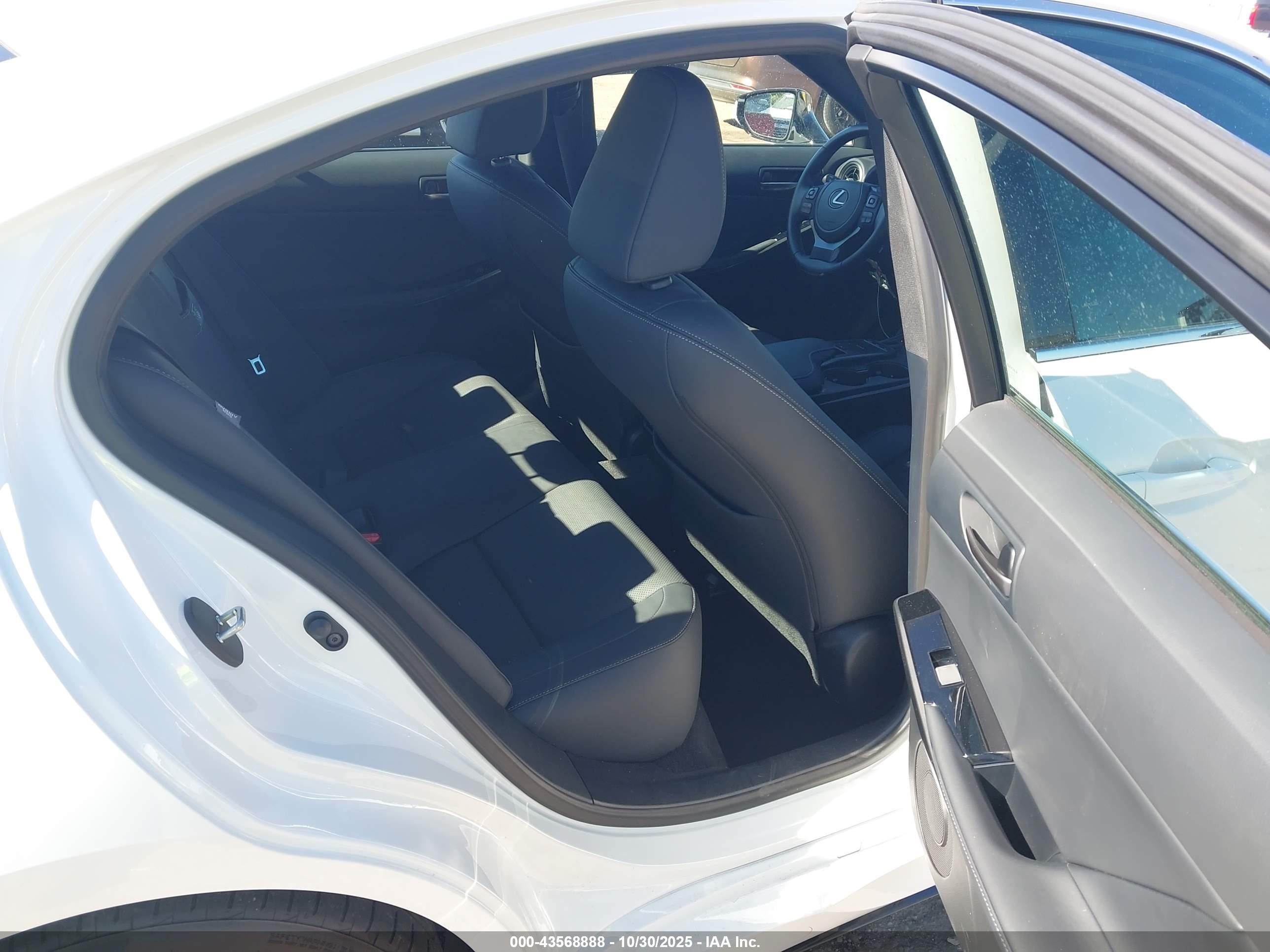LEXUS IS image 8
