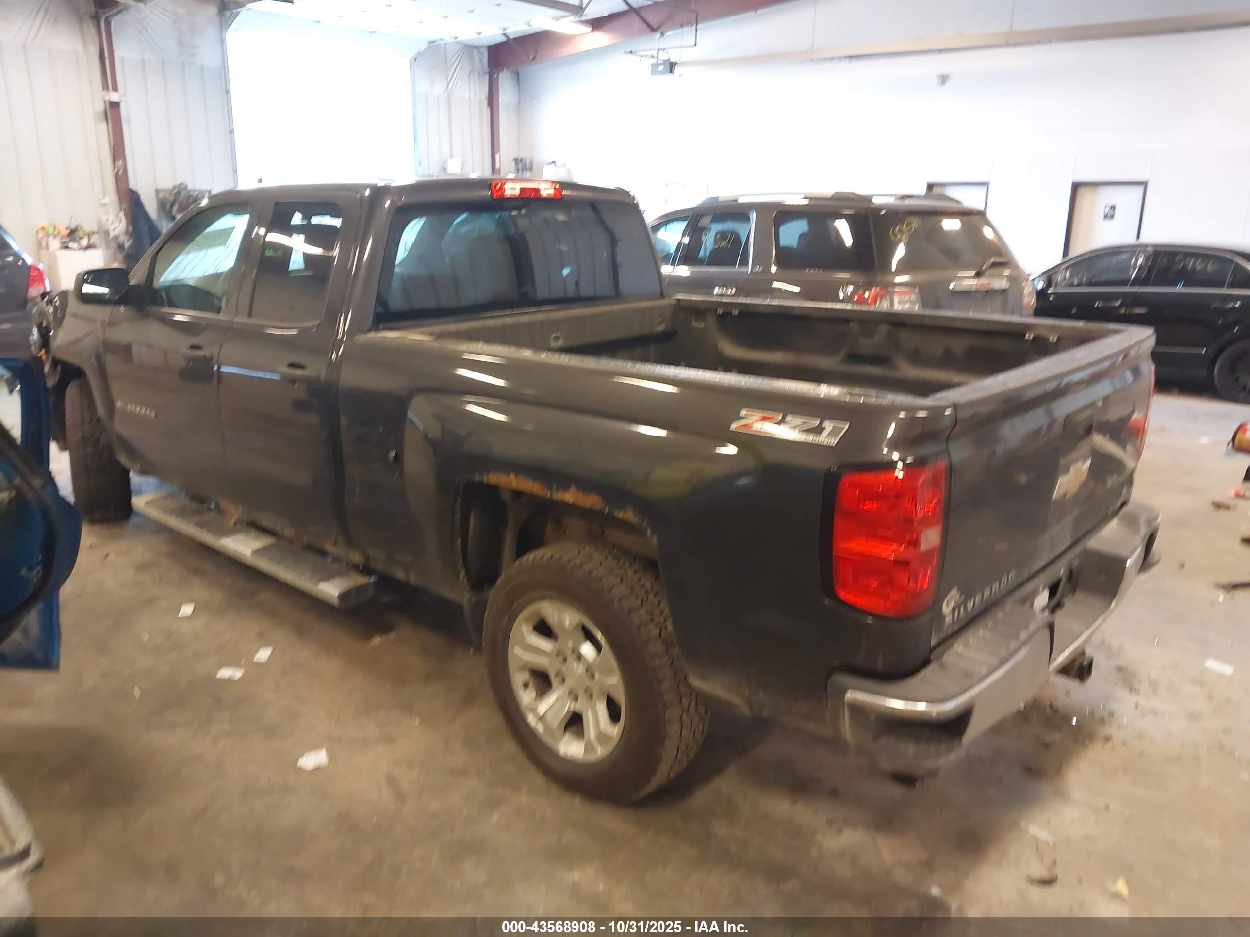 CHEVROLET SILVERADO image 3
