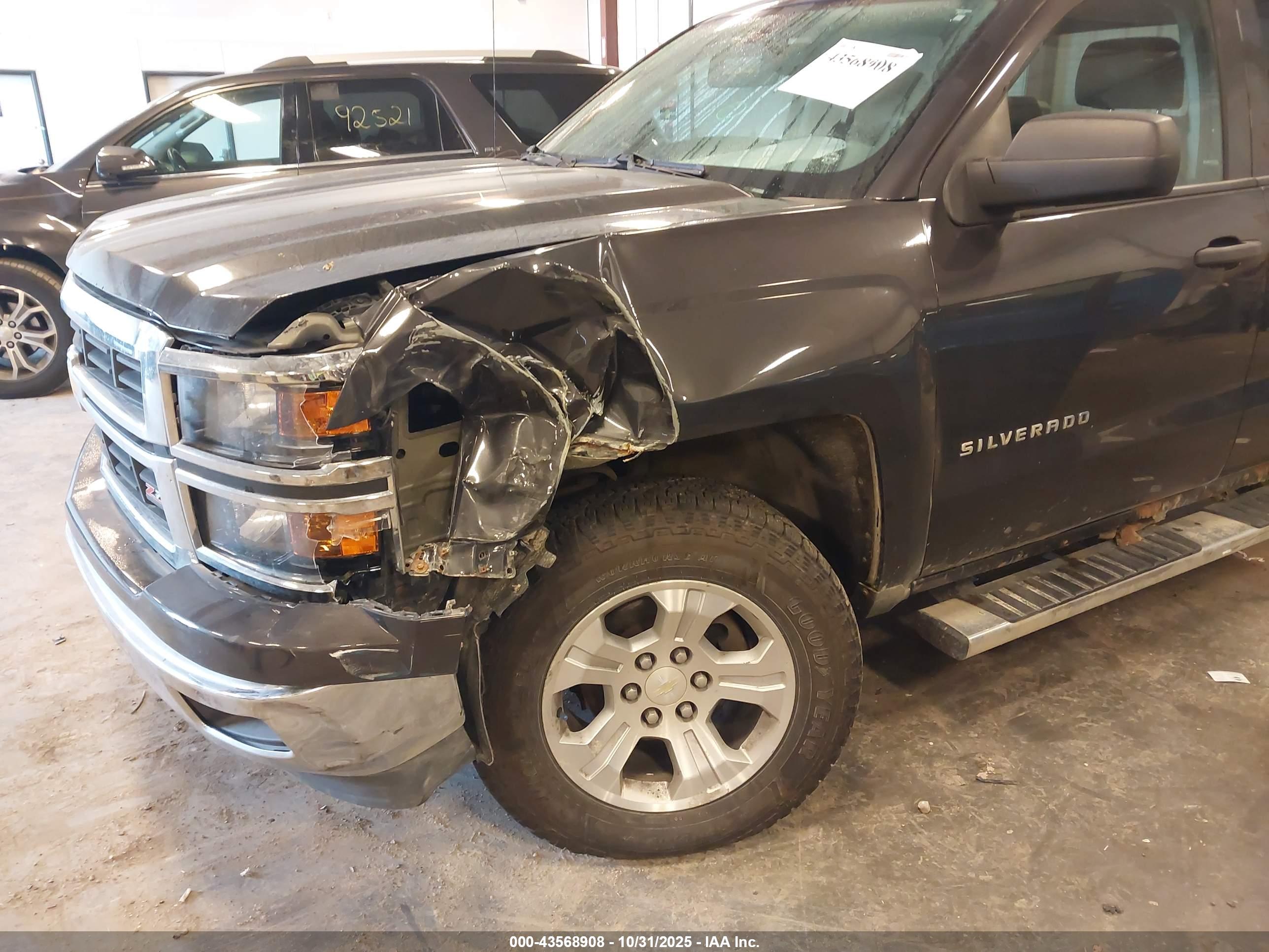 CHEVROLET SILVERADO image 6