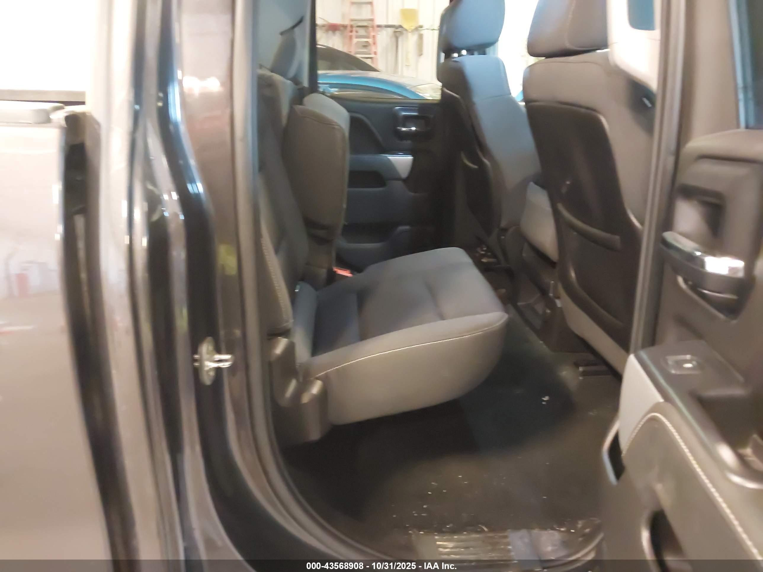 CHEVROLET SILVERADO image 8