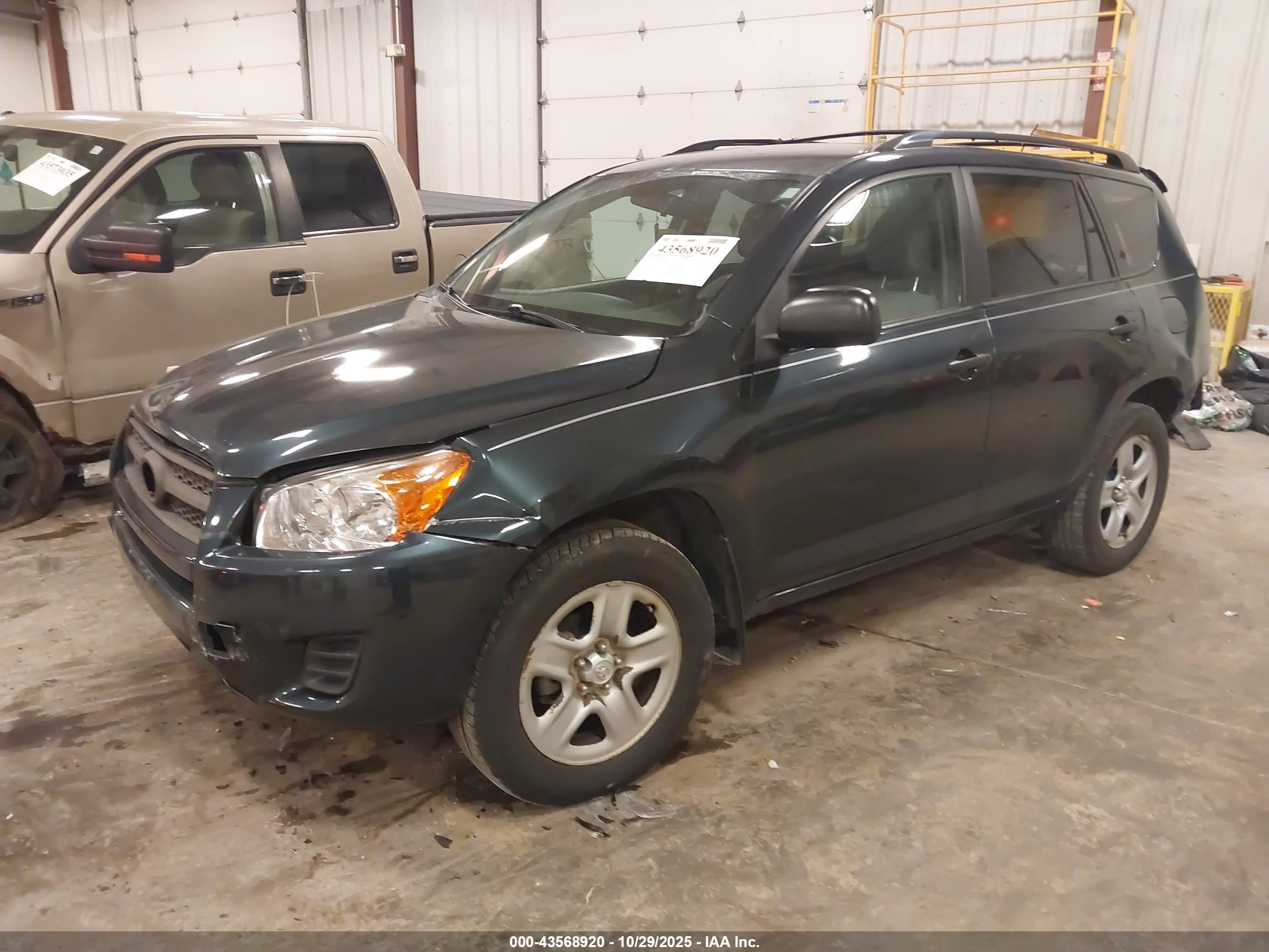 TOYOTA RAV4 image 2