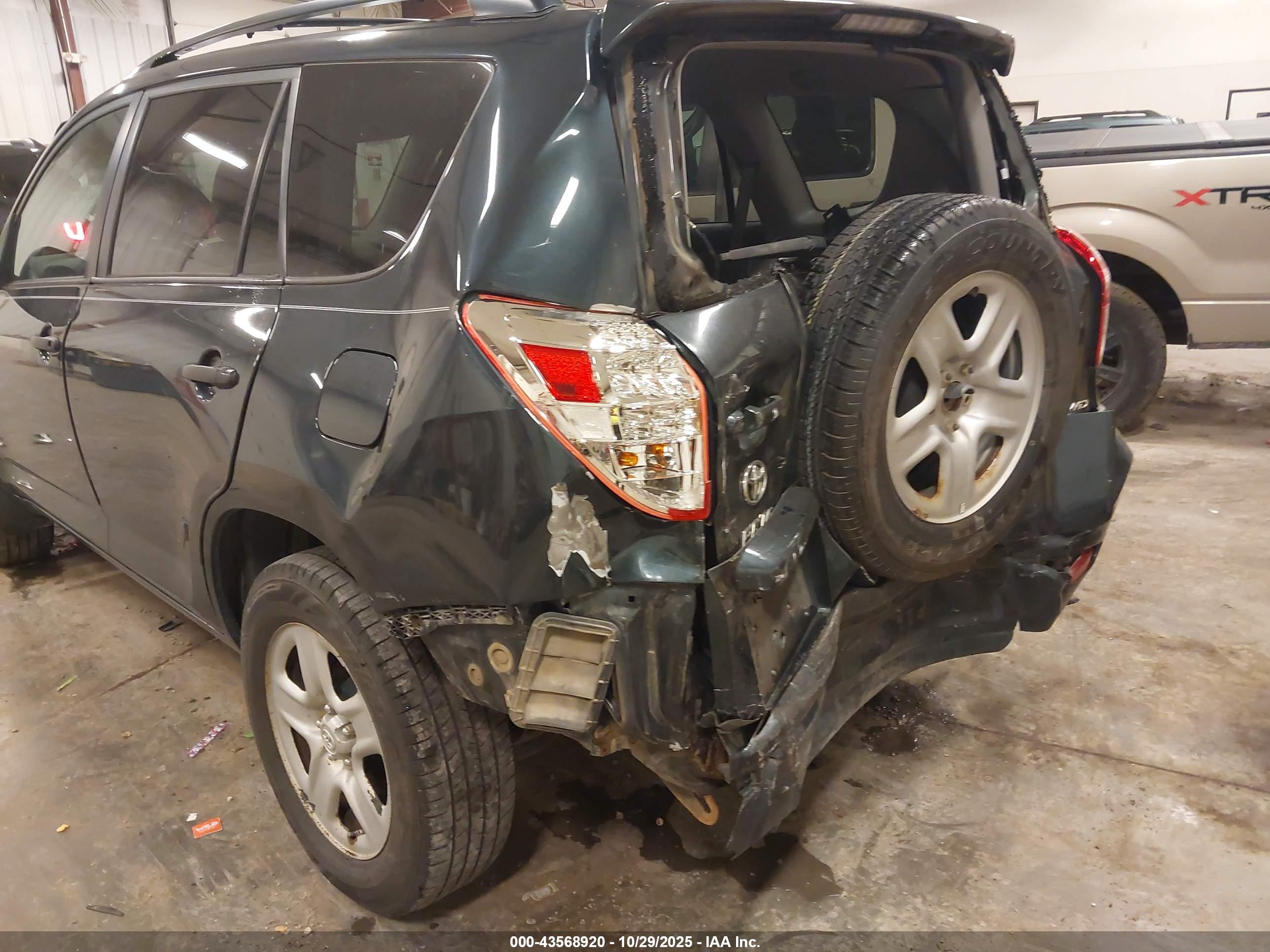 TOYOTA RAV4 image 6