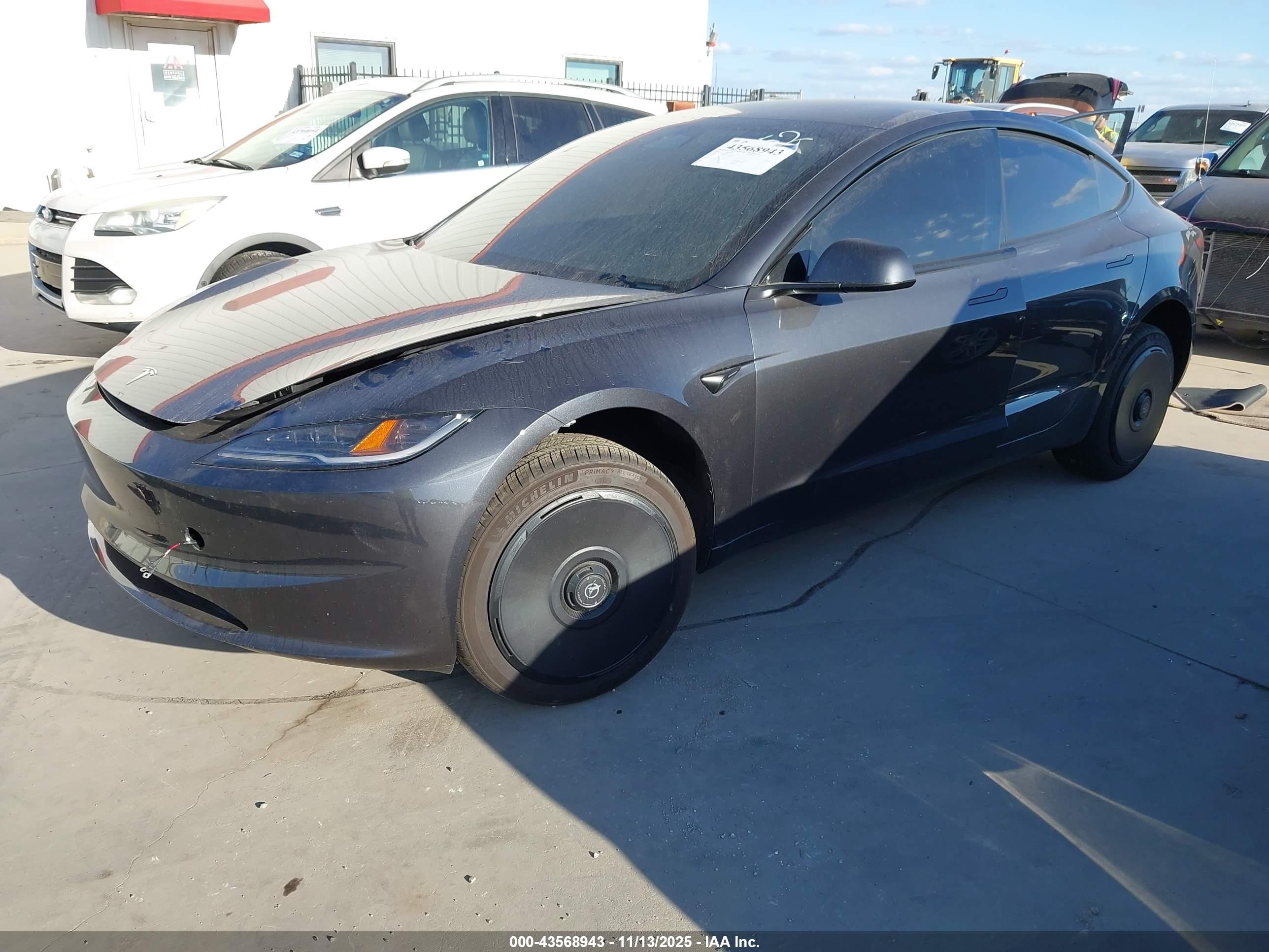 TESLA MODEL image 2