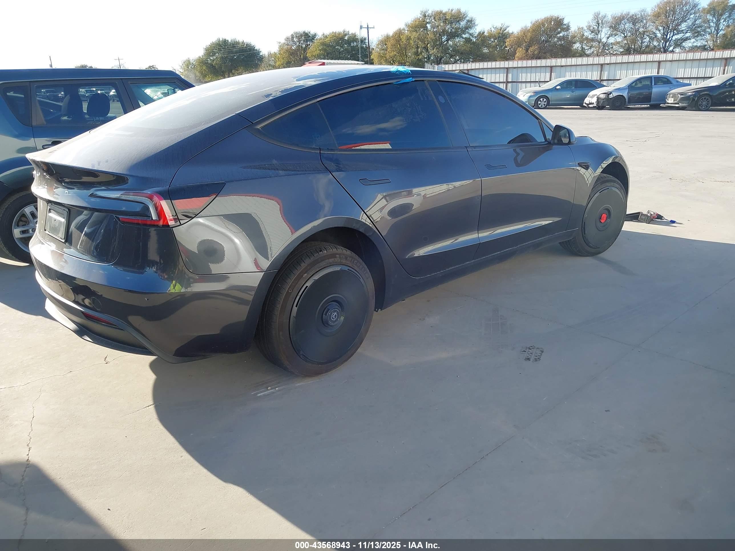 TESLA MODEL image 4