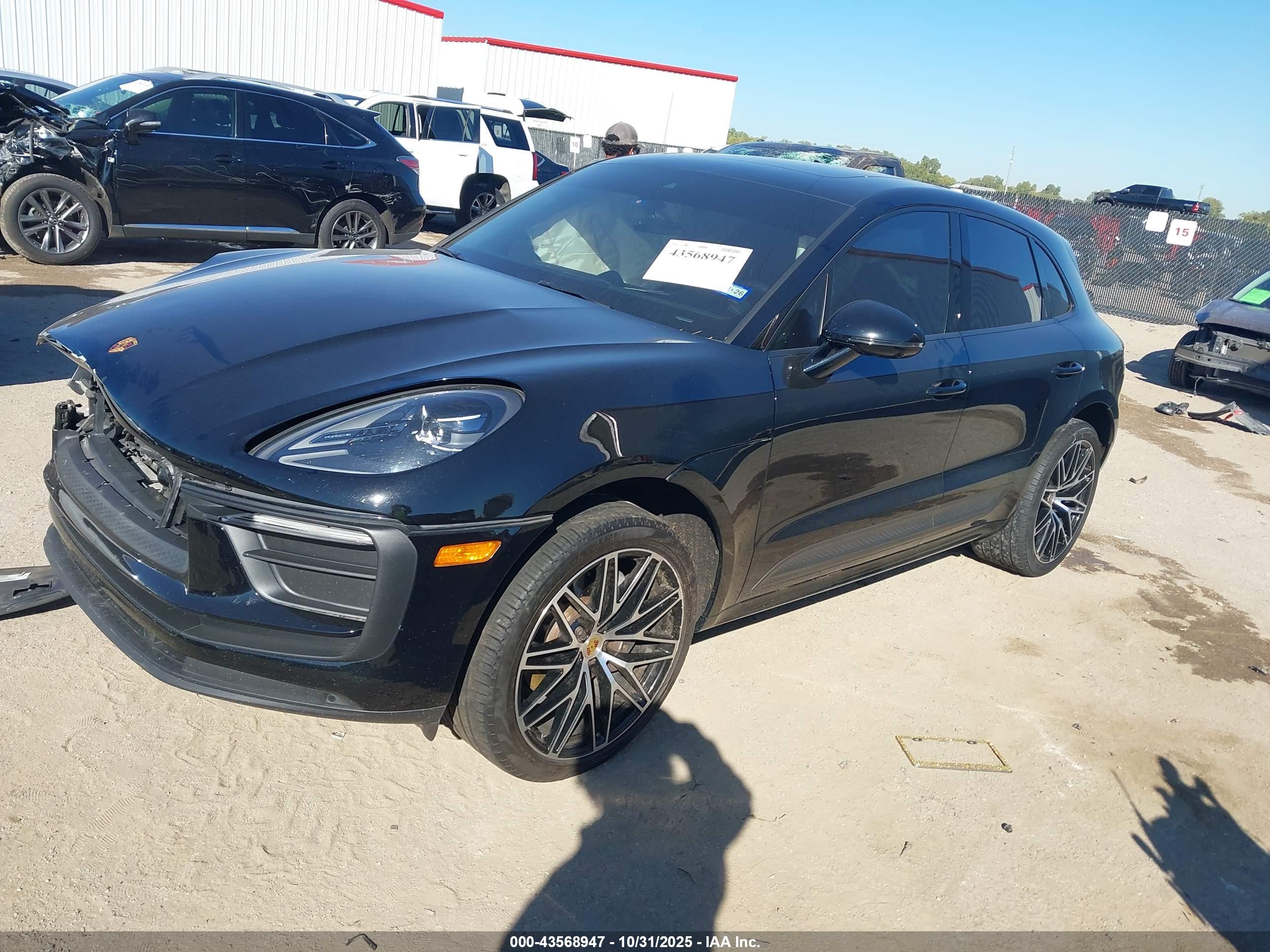 PORSCHE MACAN image 2