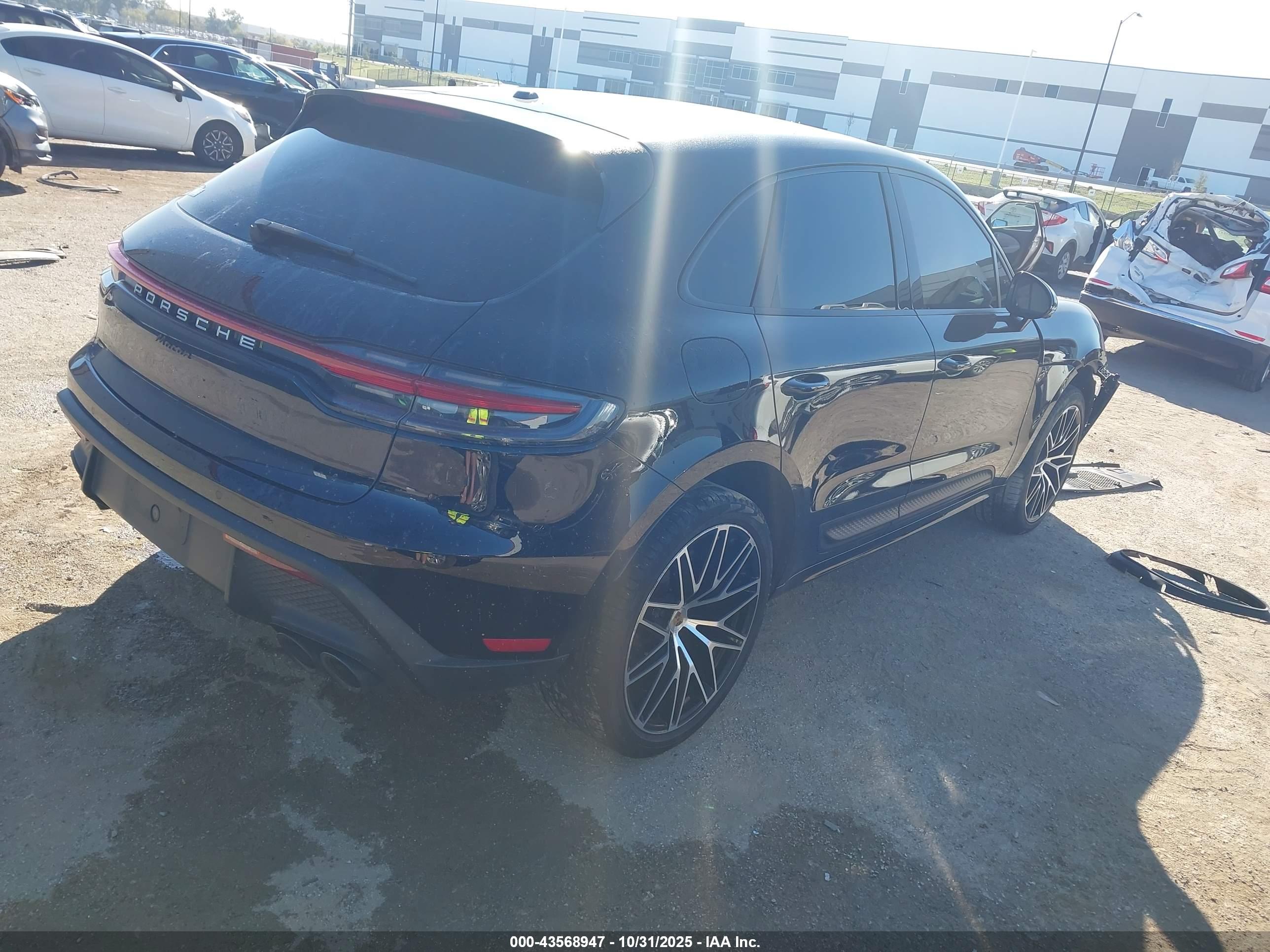 PORSCHE MACAN image 4