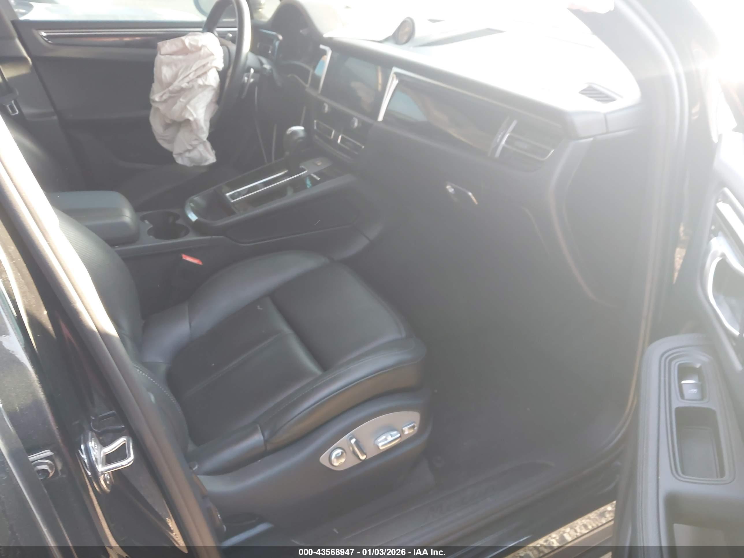 PORSCHE MACAN image 5