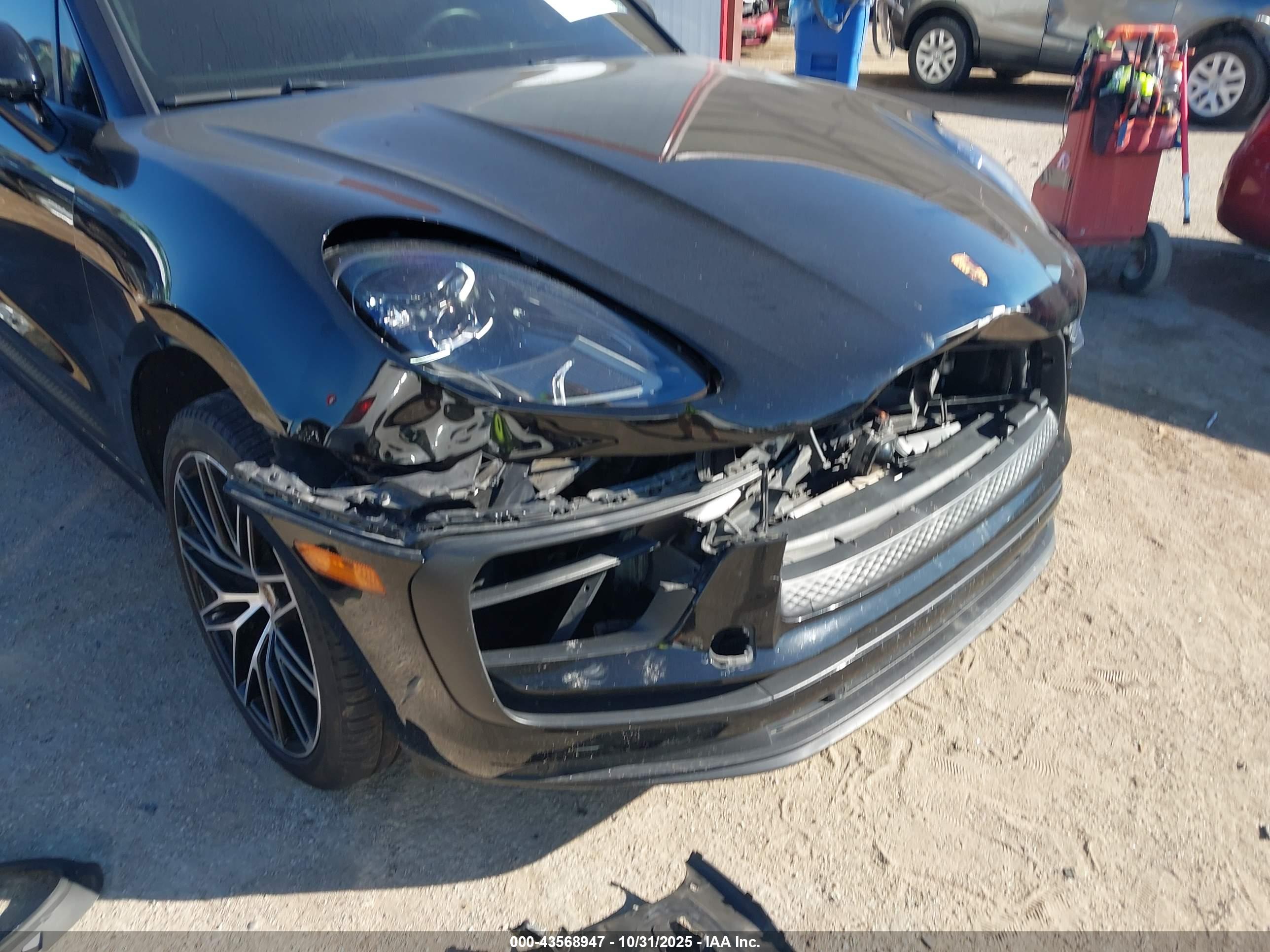 PORSCHE MACAN image 6