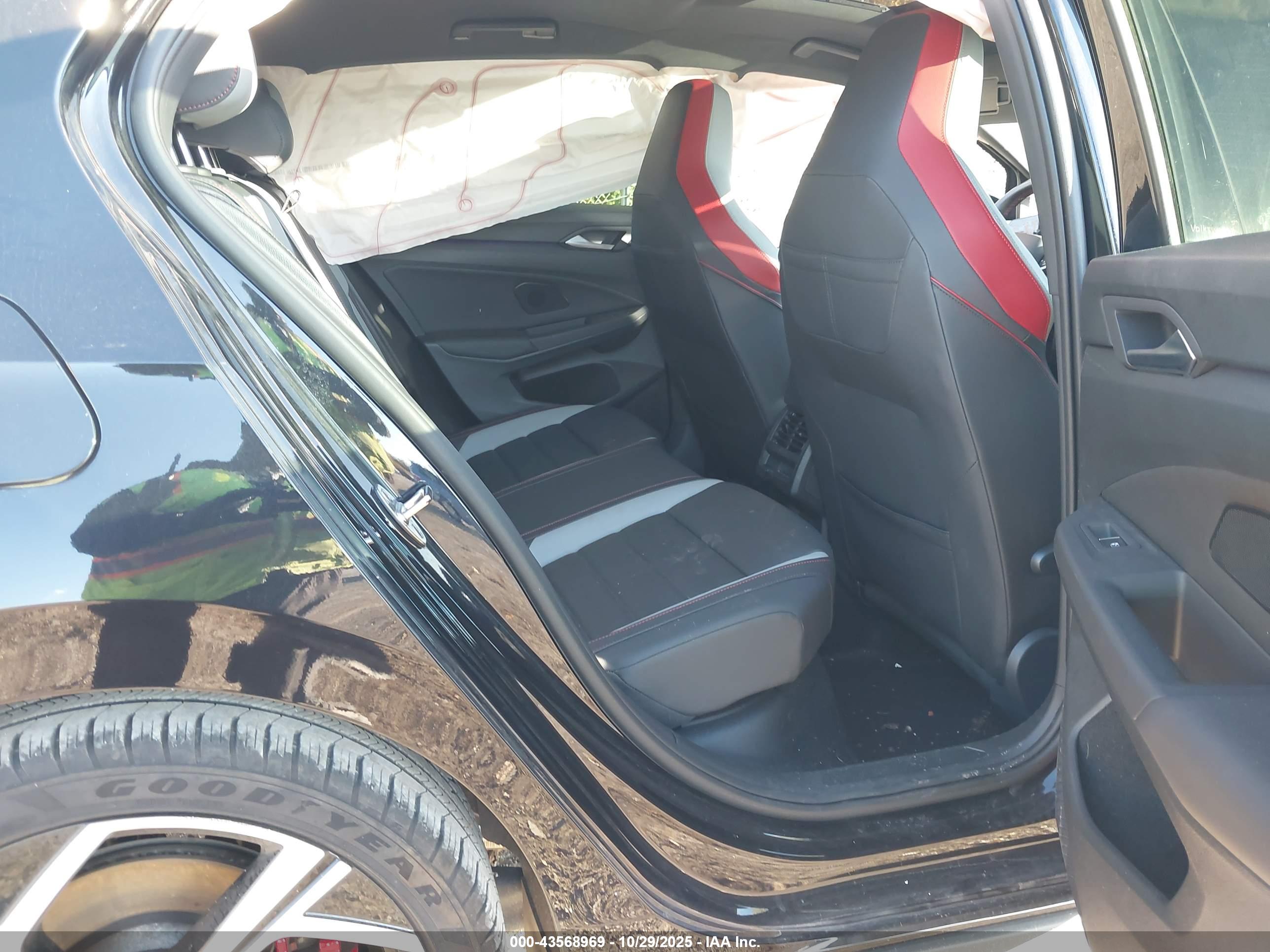 VOLKSWAGEN GOLF image 8