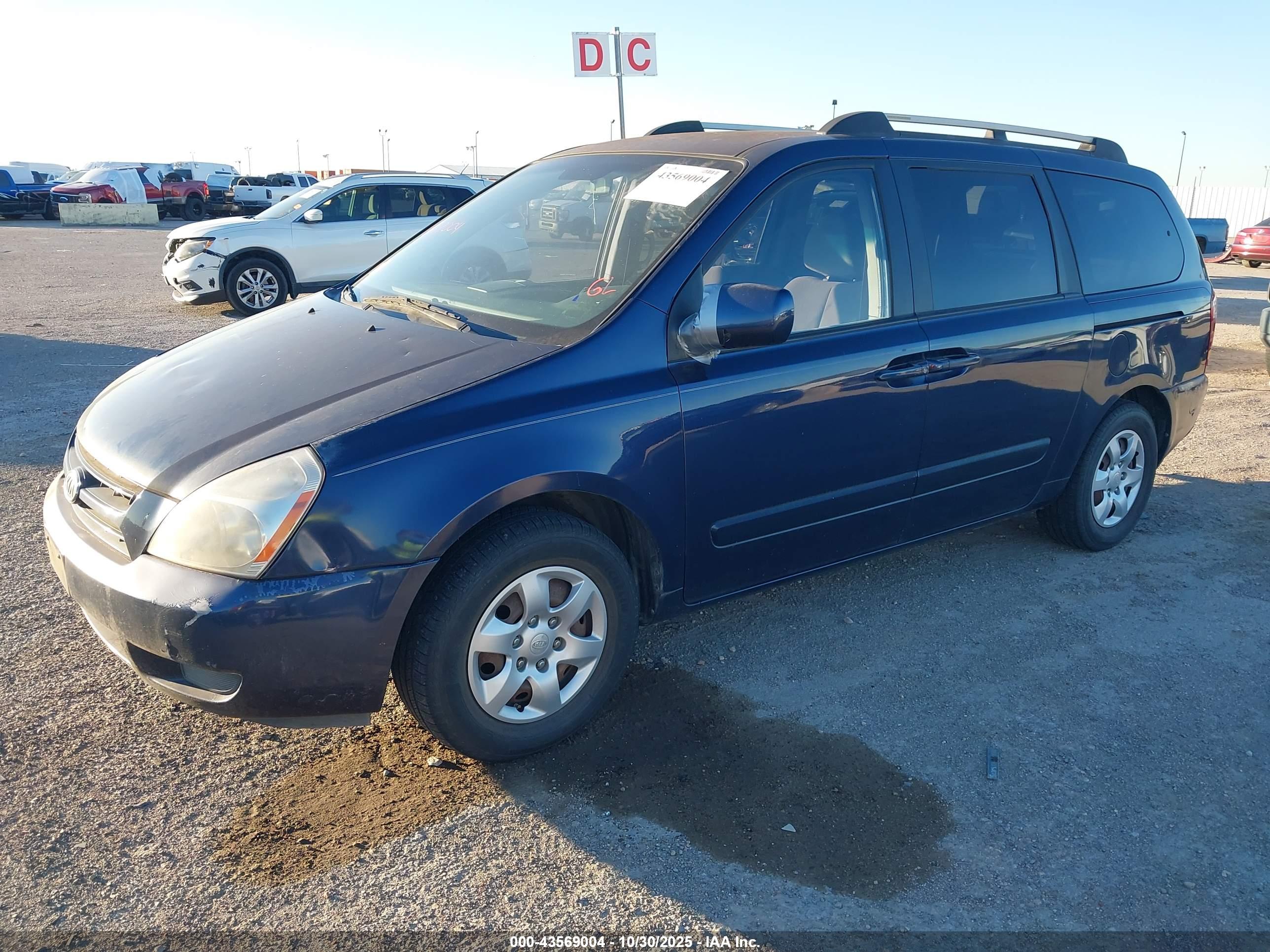 KIA SEDONA image 2
