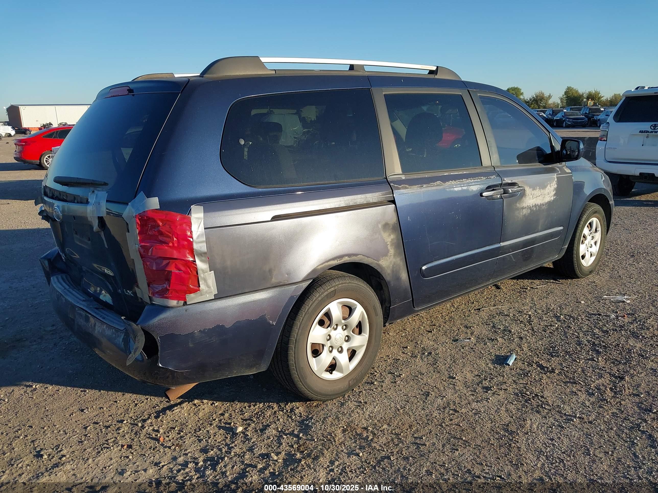 KIA SEDONA image 4