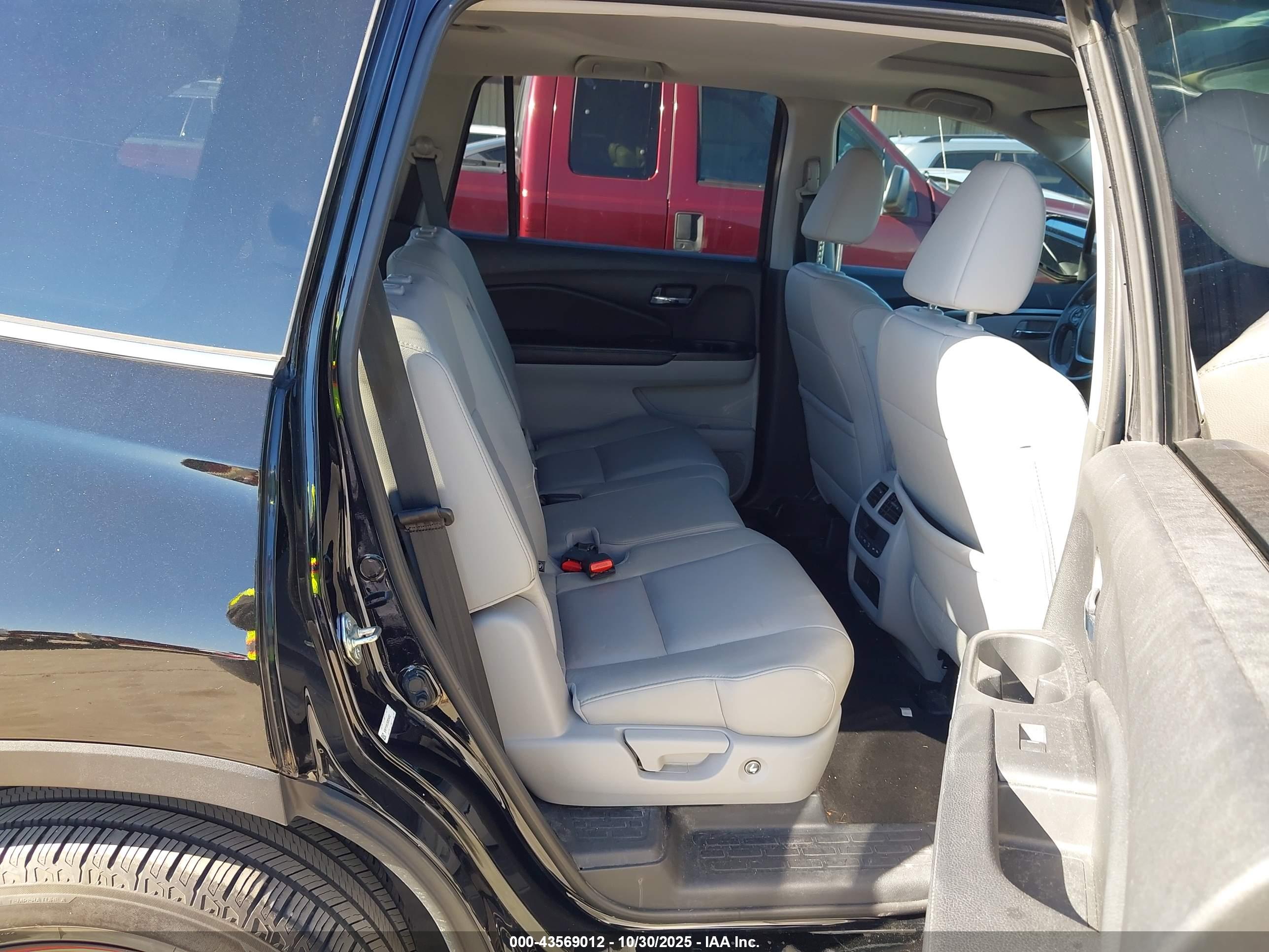 HONDA PILOT image 8