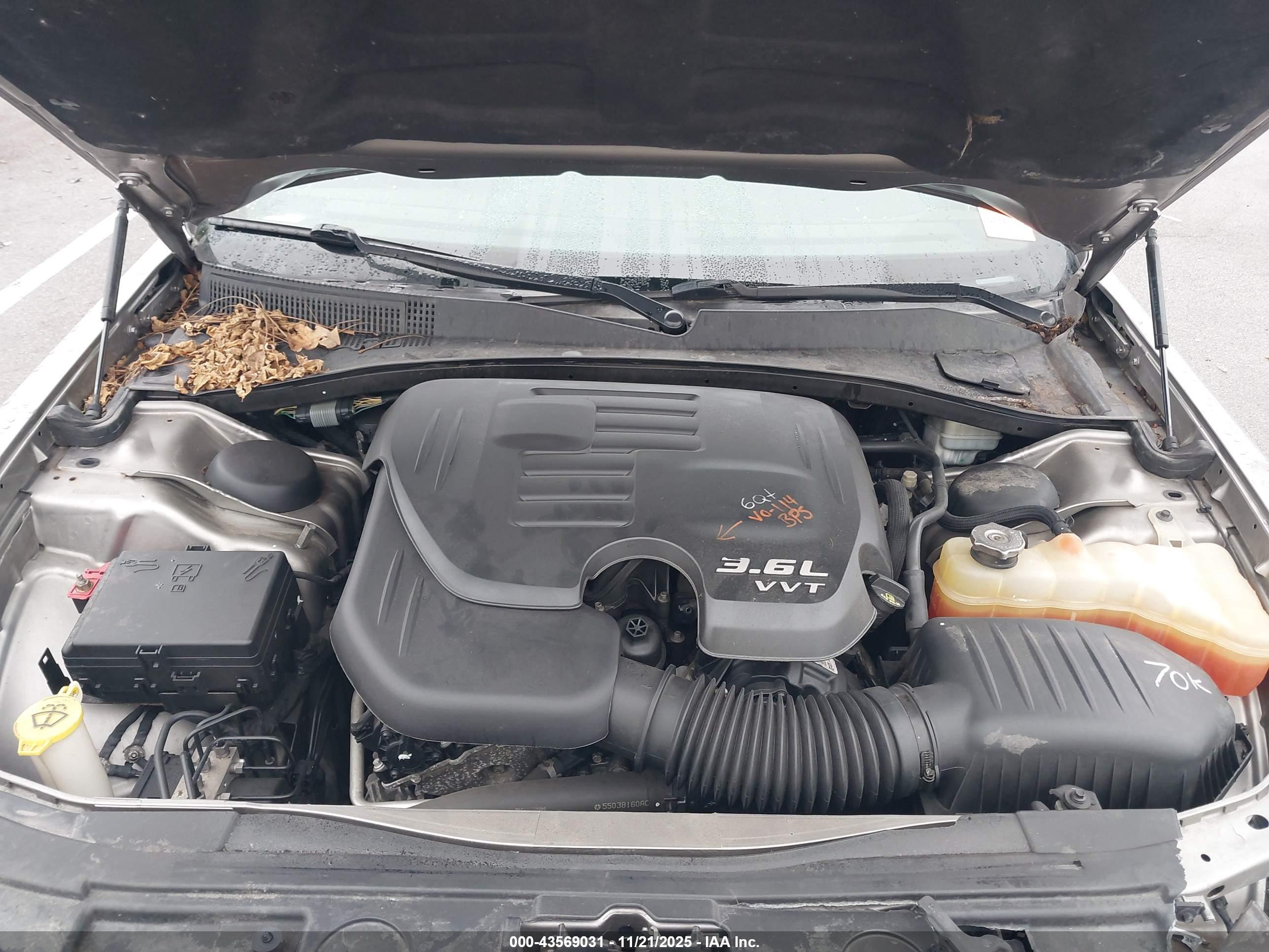 CHRYSLER 300 image 10