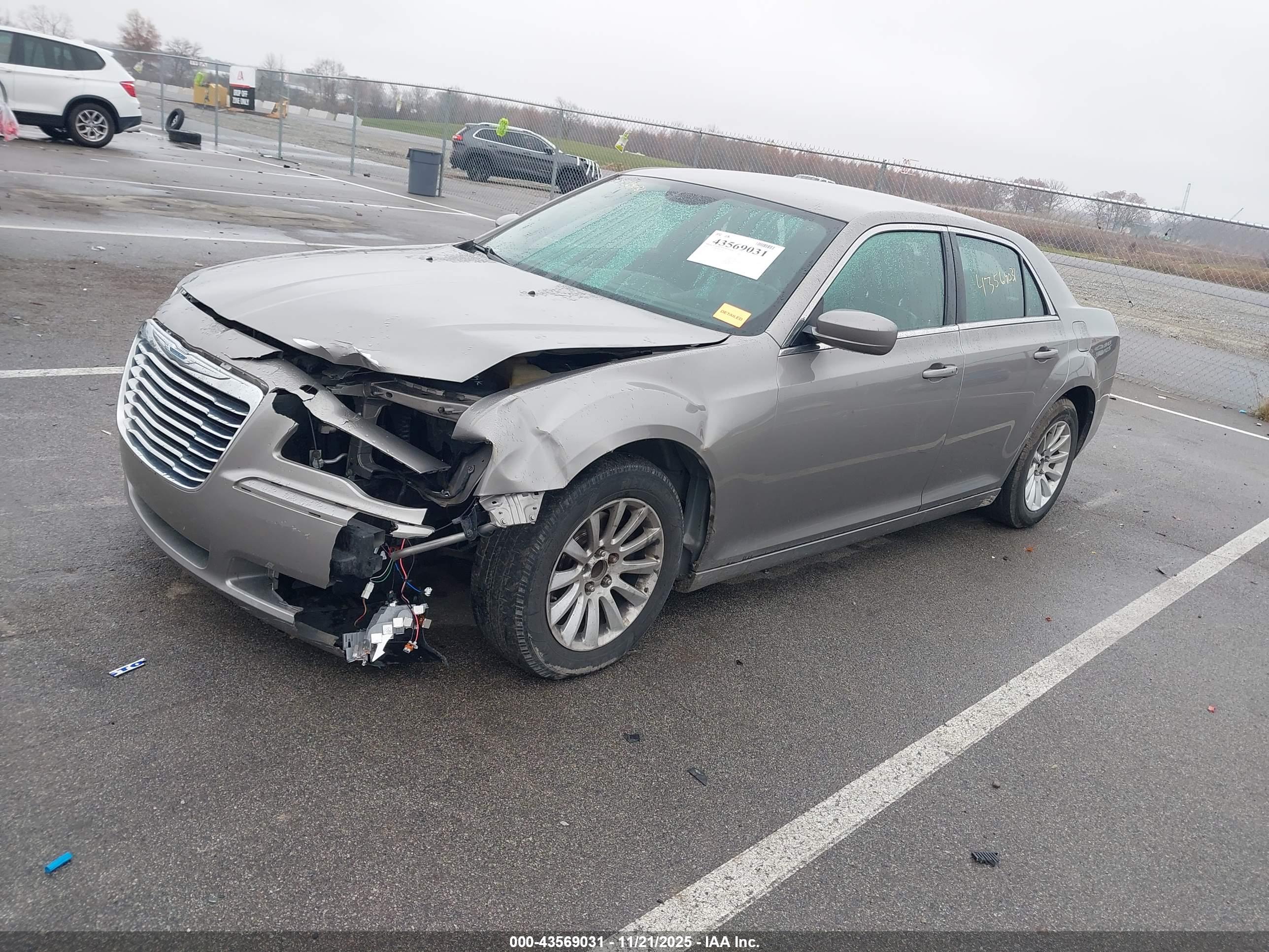 CHRYSLER 300 image 2