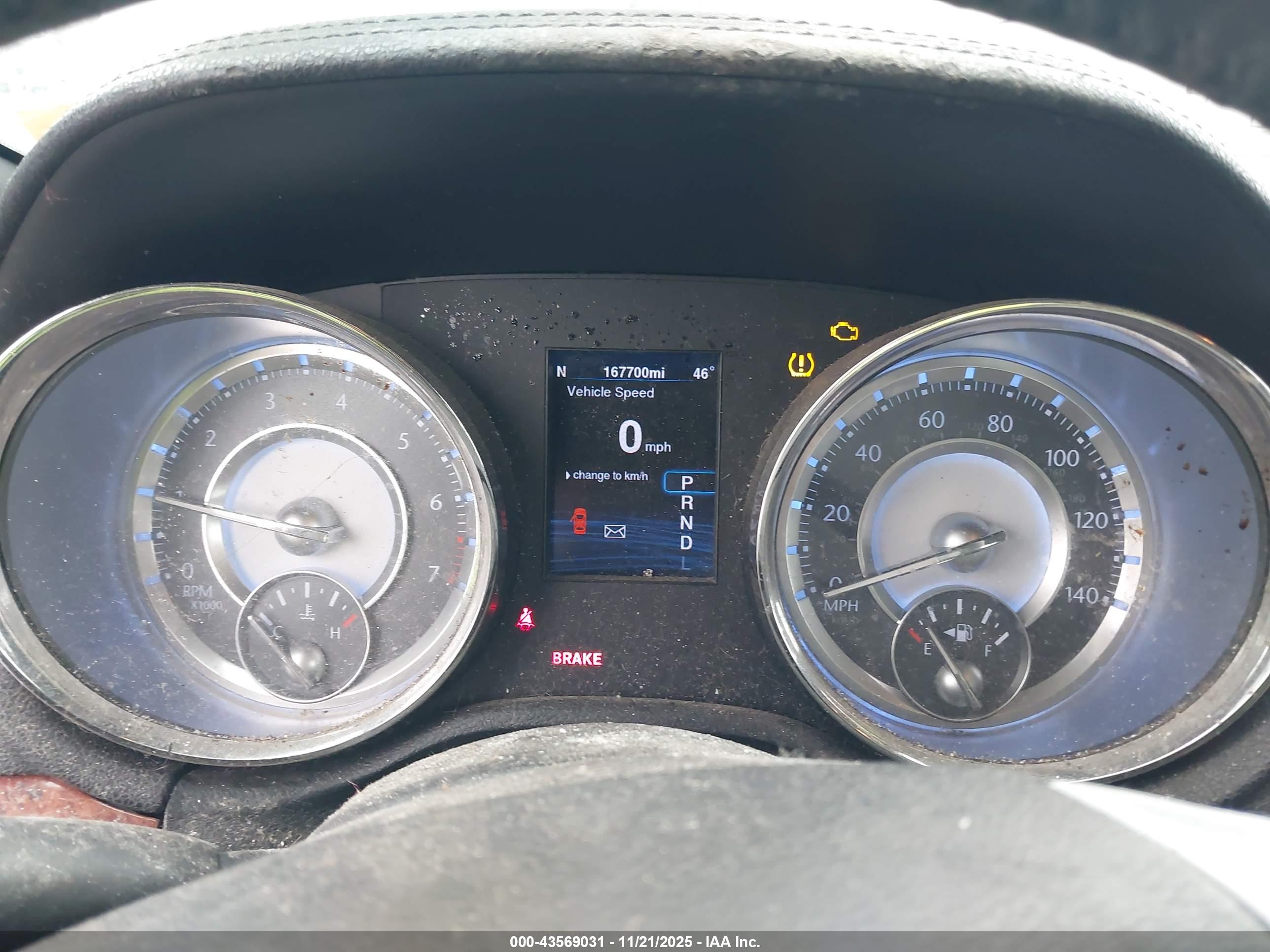 CHRYSLER 300 image 7
