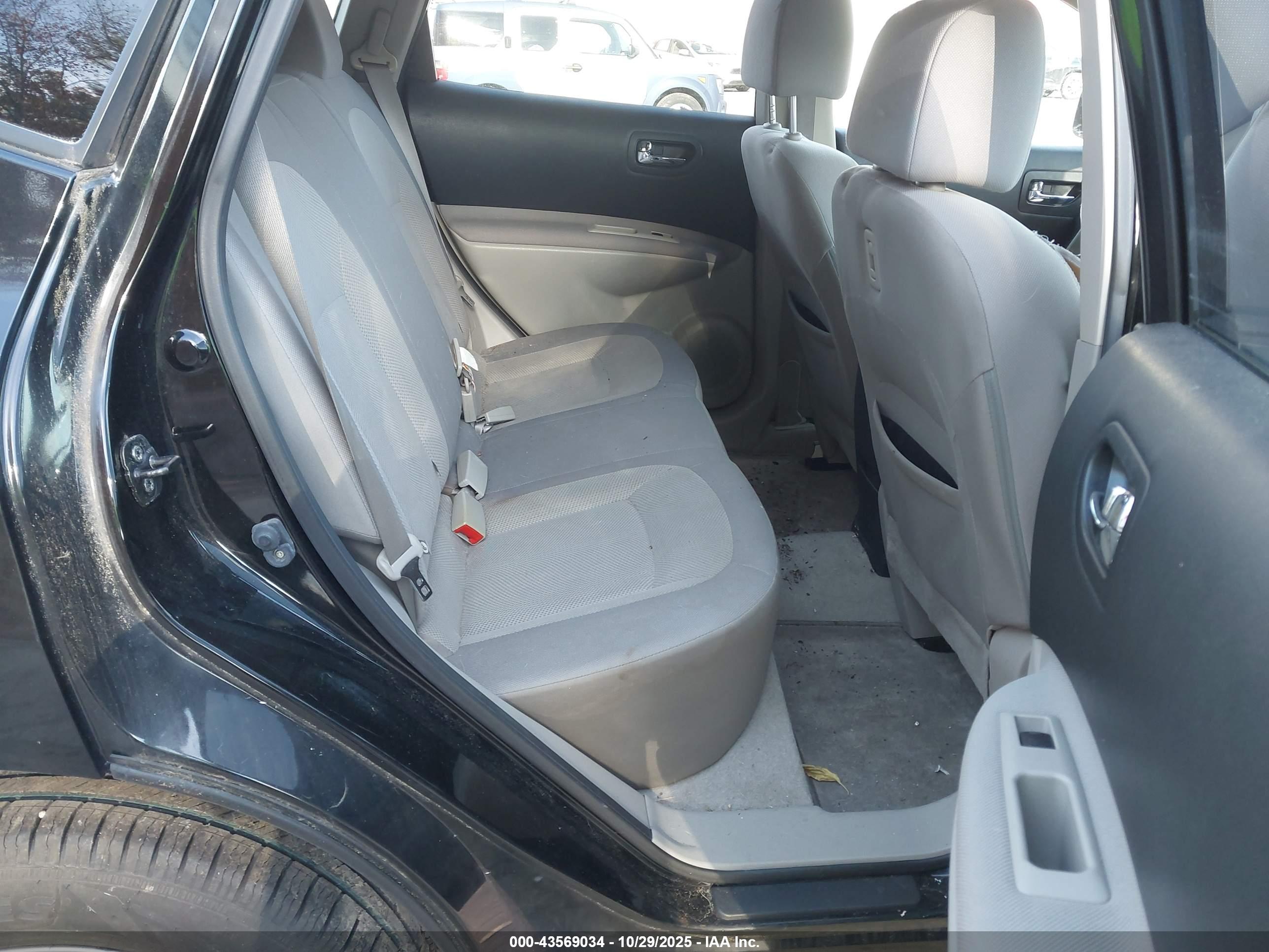 NISSAN ROGUE image 8