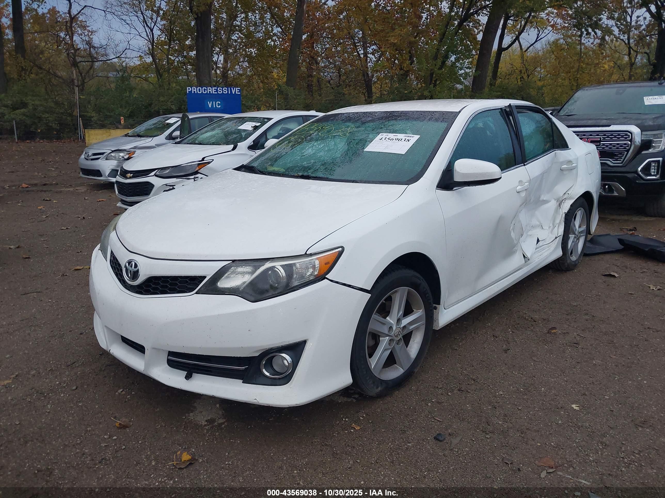 TOYOTA CAMRY image 2