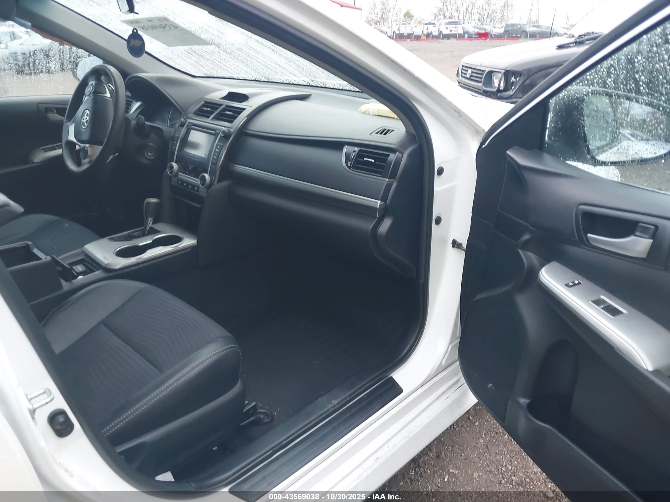 TOYOTA CAMRY image 5